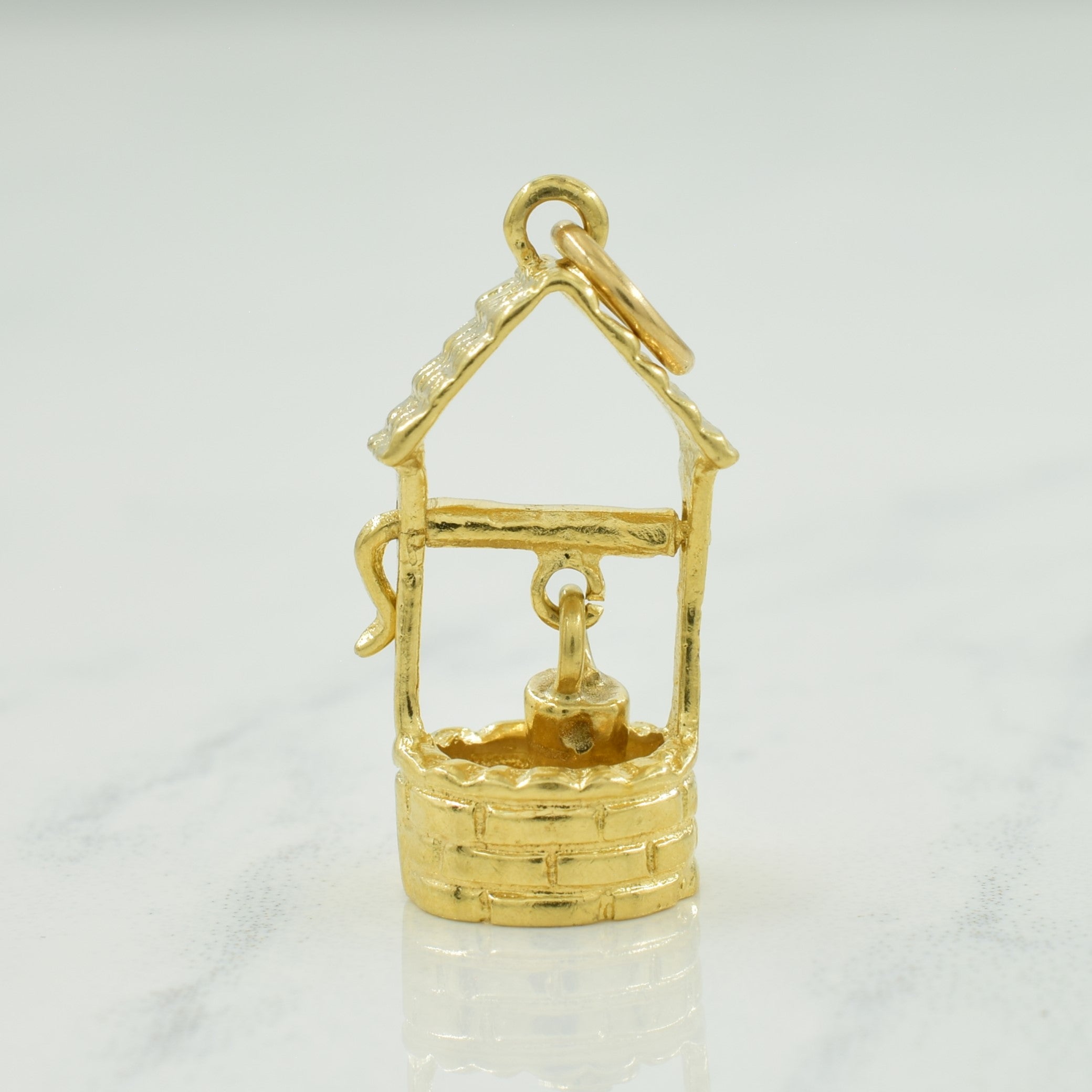 14k Yellow Gold Well Charm |