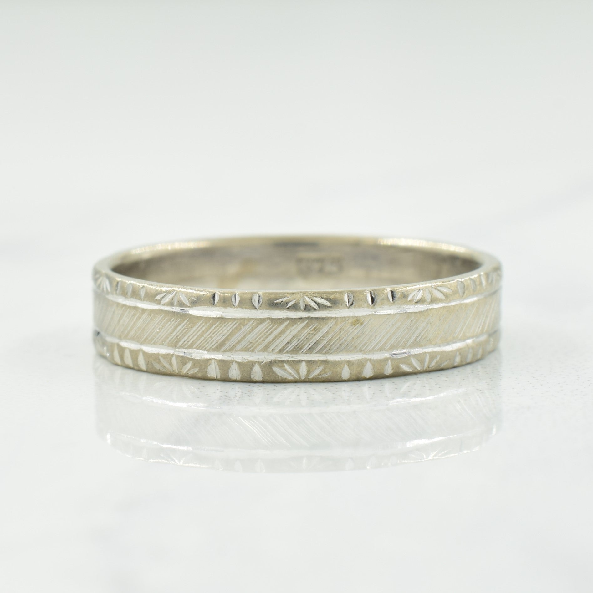 9k White Gold Band | SZ 6.25 |