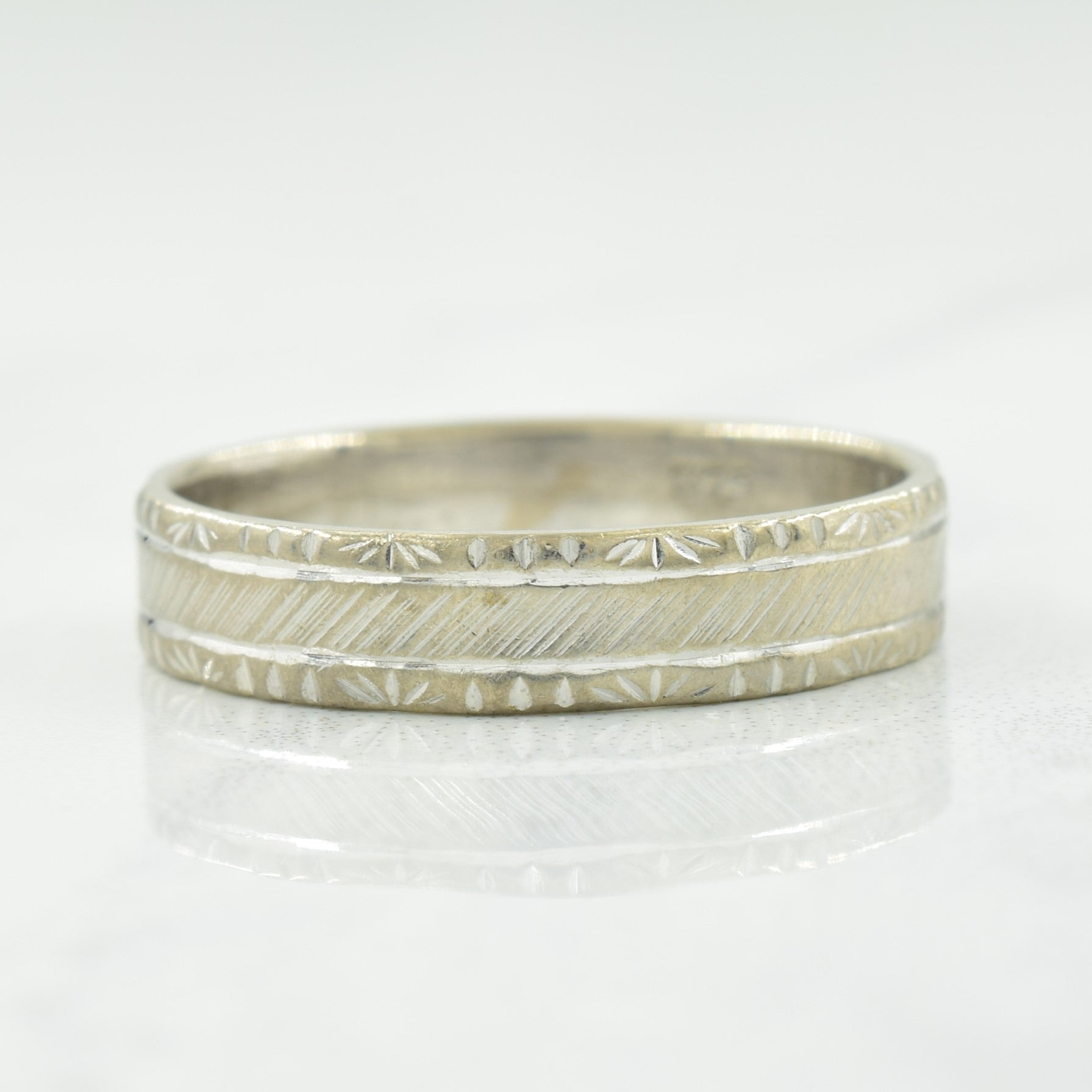 9k White Gold Band | SZ 6.25 |