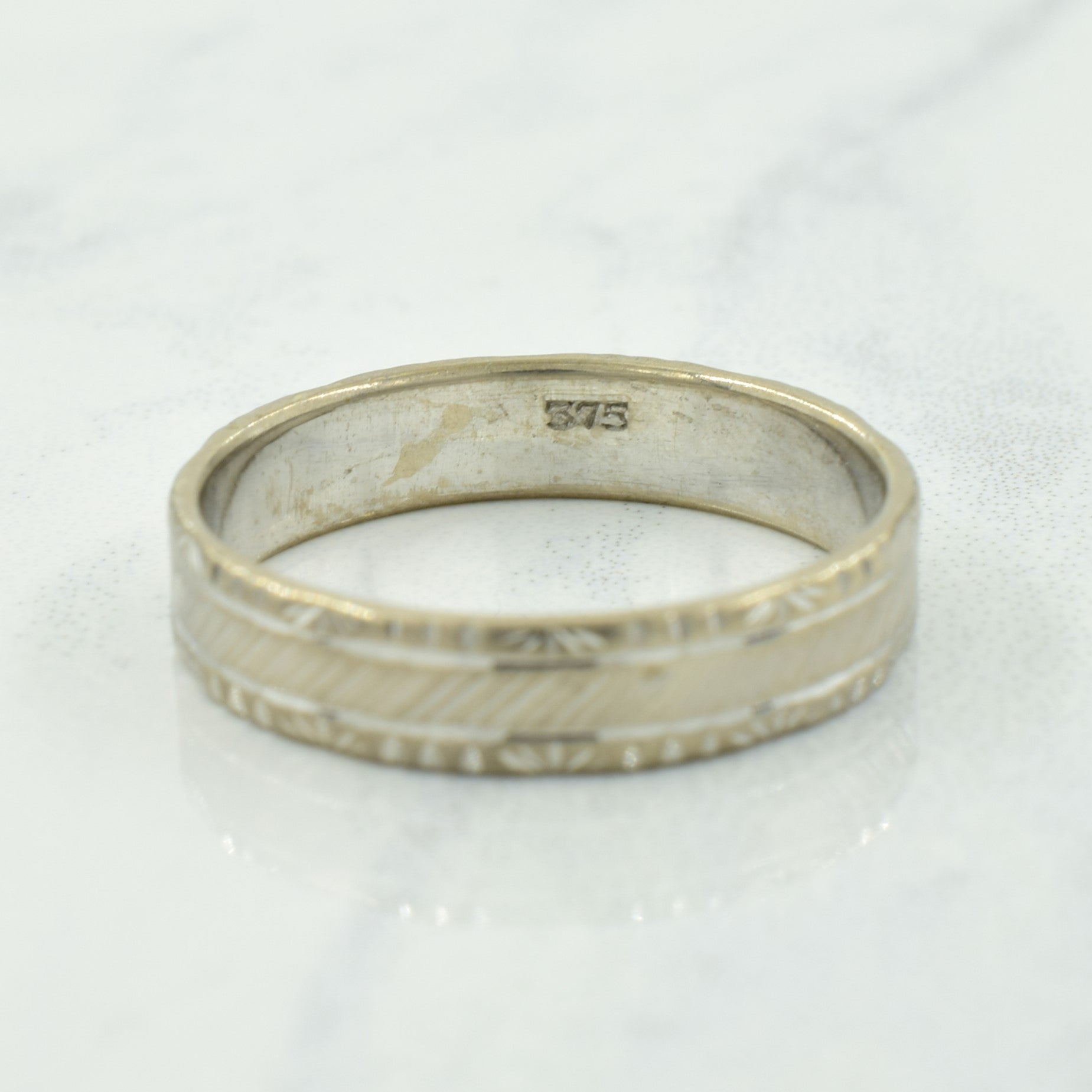 9k White Gold Band | SZ 6.25 |