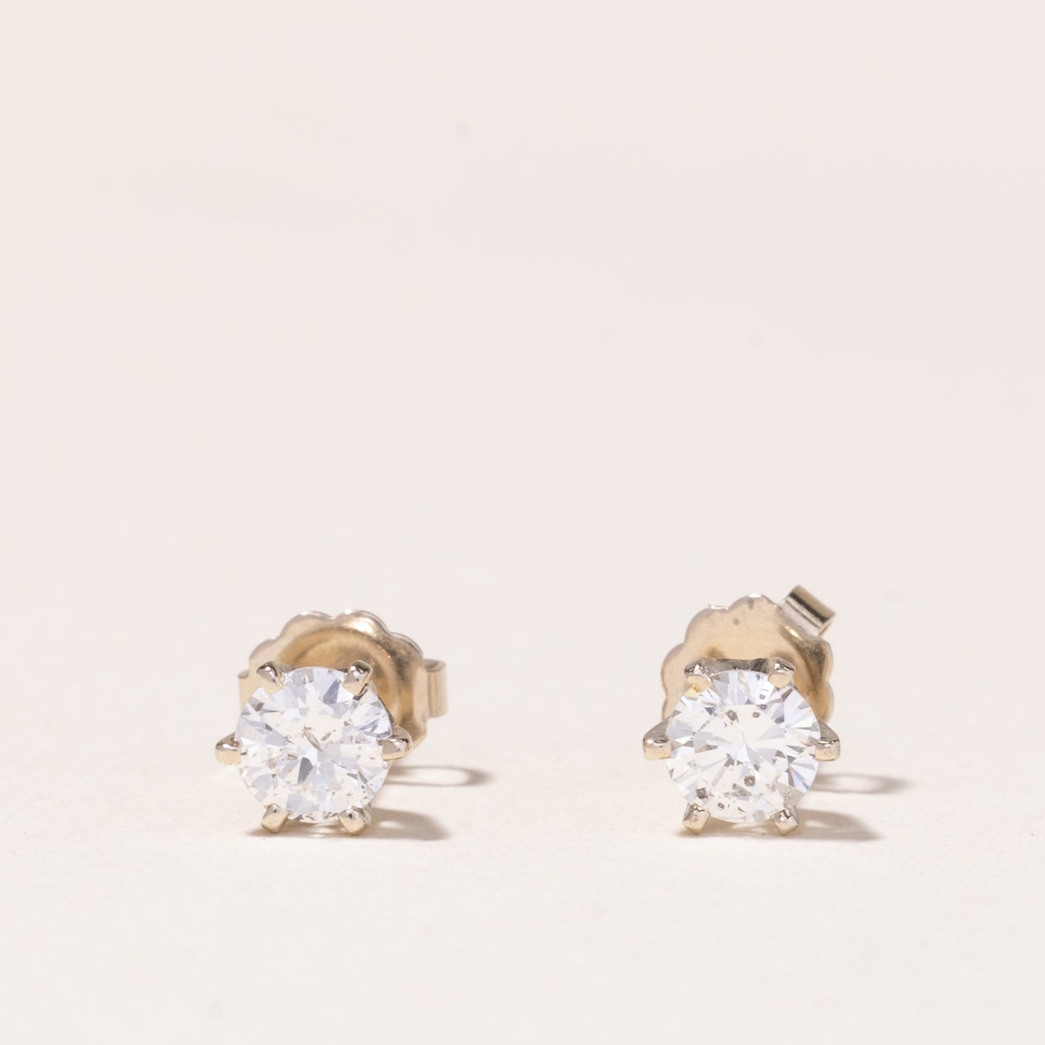 Boucles d'oreilles puces en or blanc 14 carats et diamants | 0,74 ct au total 11/2 G/G | 