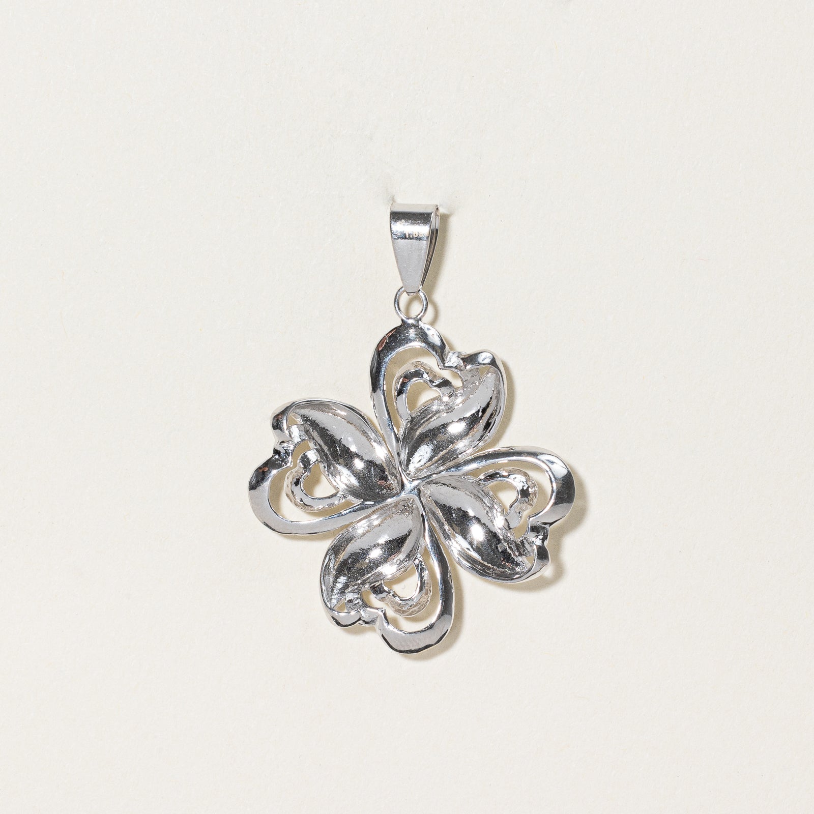 18k White Gold Four Leaf Clover Pendant |