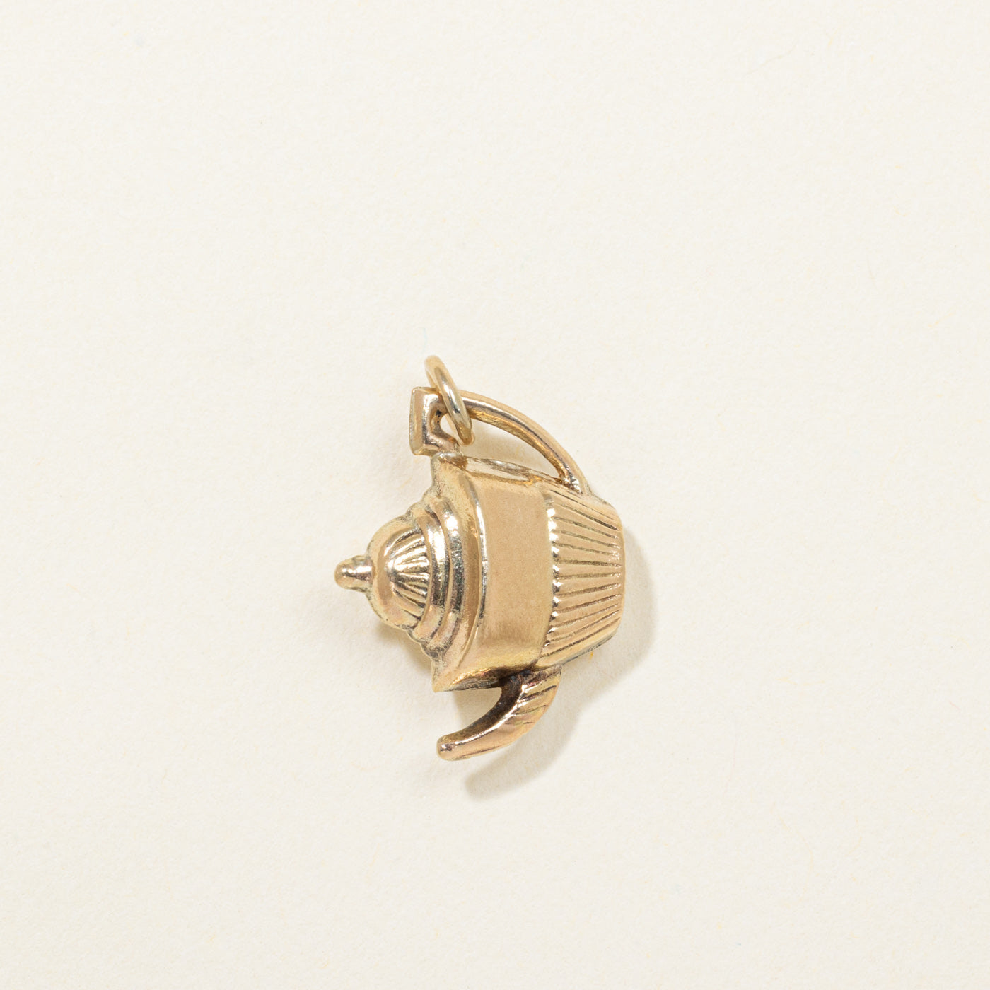 Breloque théière en or jaune 9 carats