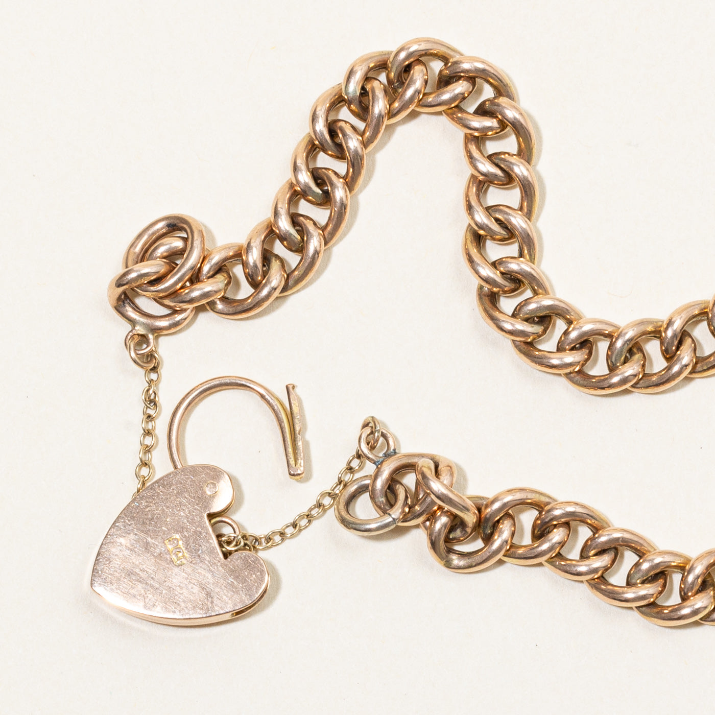 9k Yellow Gold Heart Closure Bracelet | 6