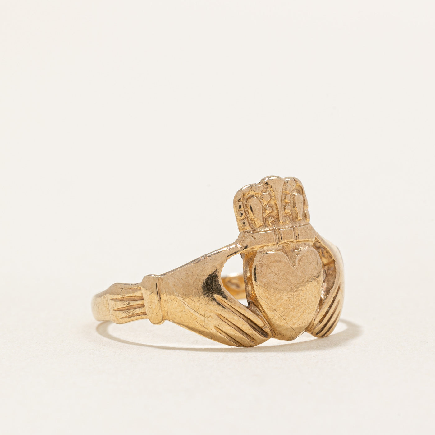 9k Yellow Gold Claddagh Ring | SZ 8 |