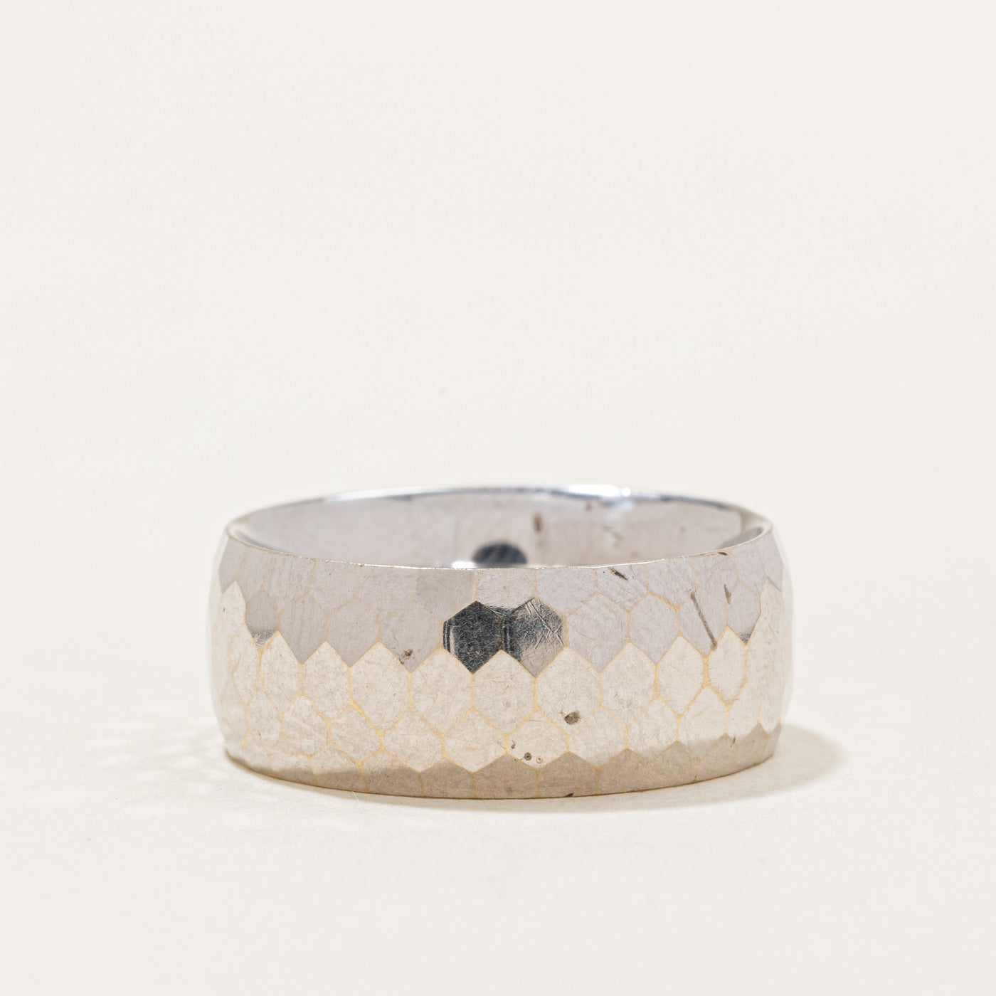 18k White Gold Facet Finish Finish Band | SZ 6 |