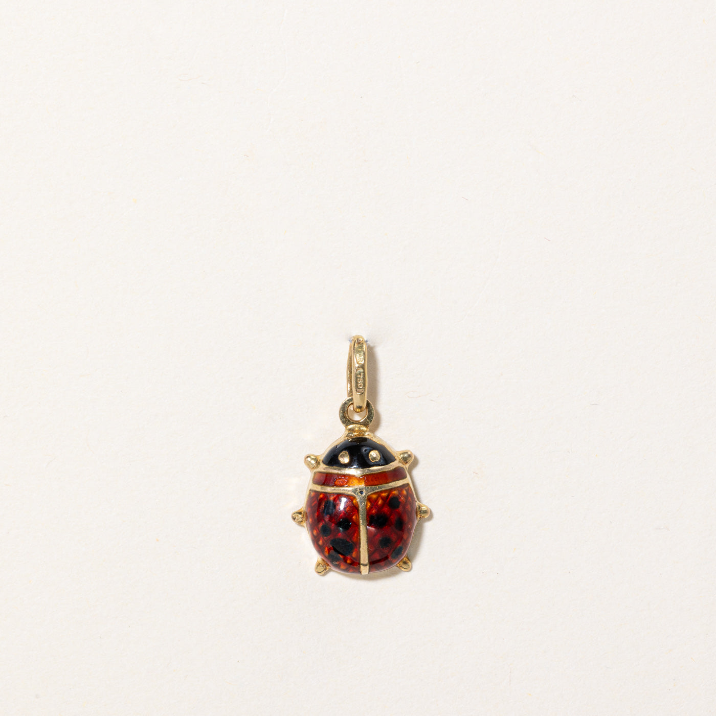 Breloque coccinelle en or jaune 18 carats et émail 