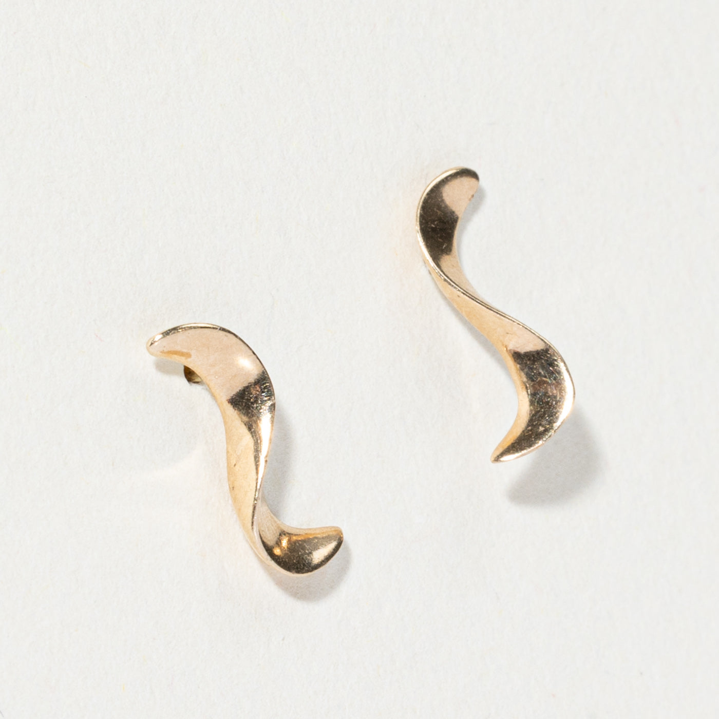 Boucles d'oreilles pendantes ondulées en or jaune 10 carats 