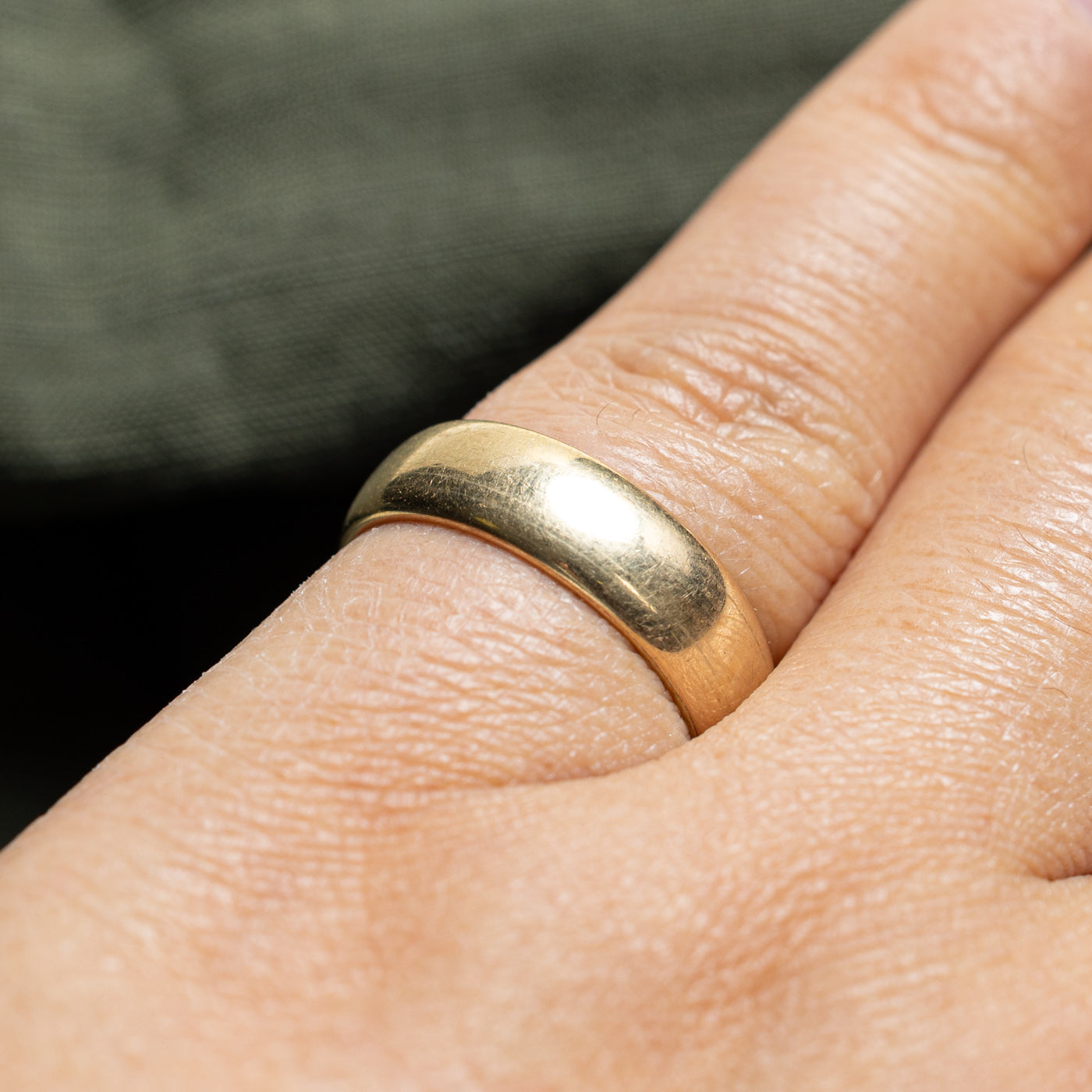 1976 London 9k Yellow Gold Band | 5.35mm | SZ 6 |