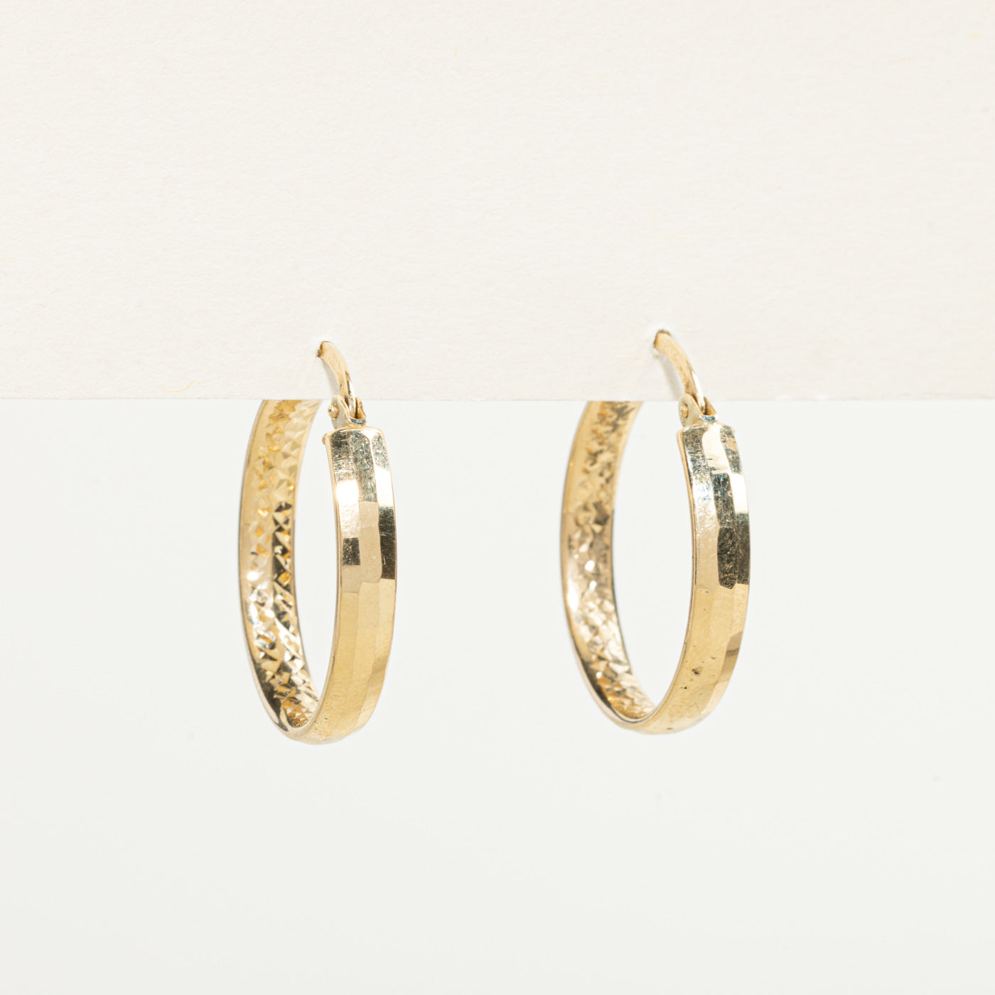 Boucles d'oreilles créoles en or jaune 14 carats 