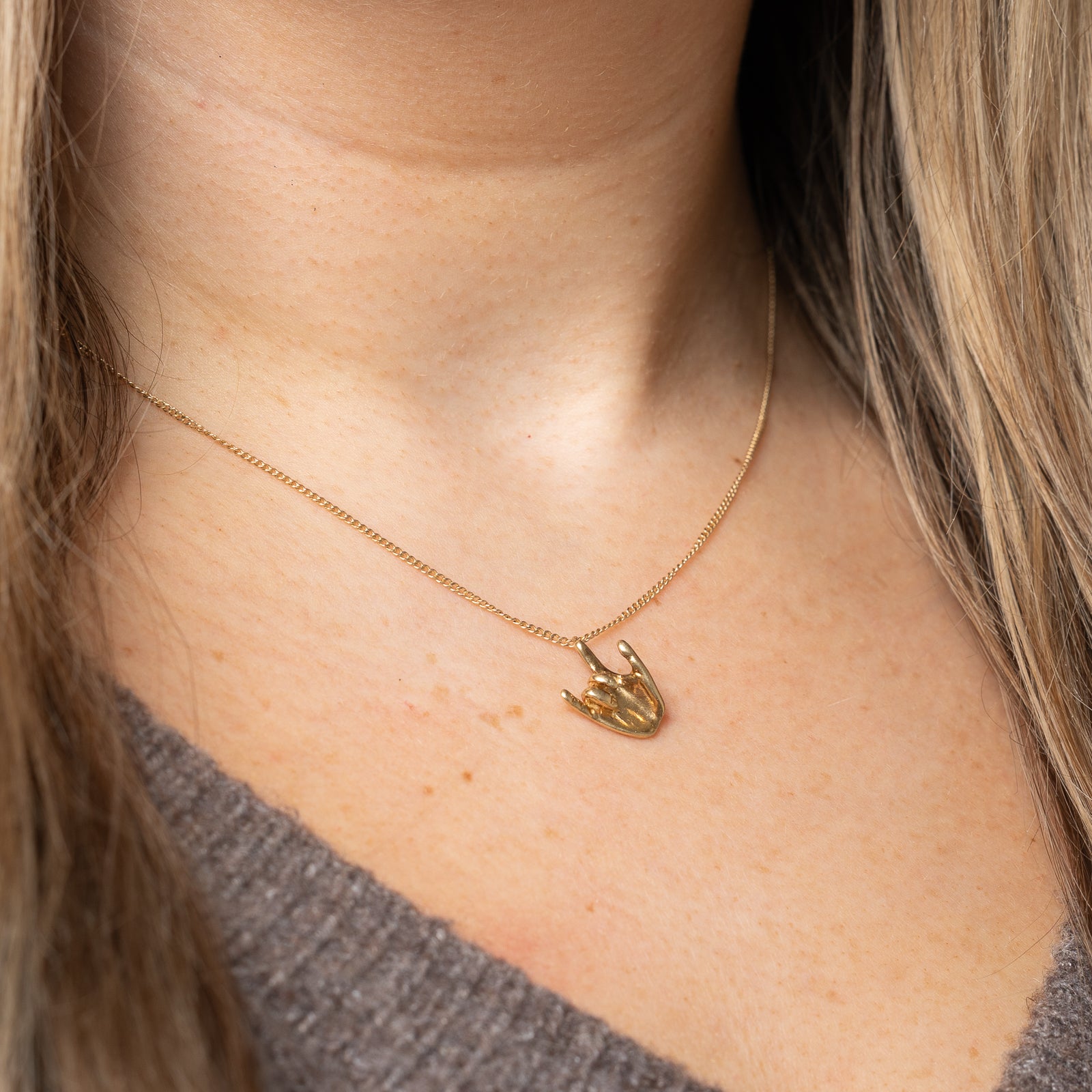 14k Yellow Gold Sign of The Horns Charm |