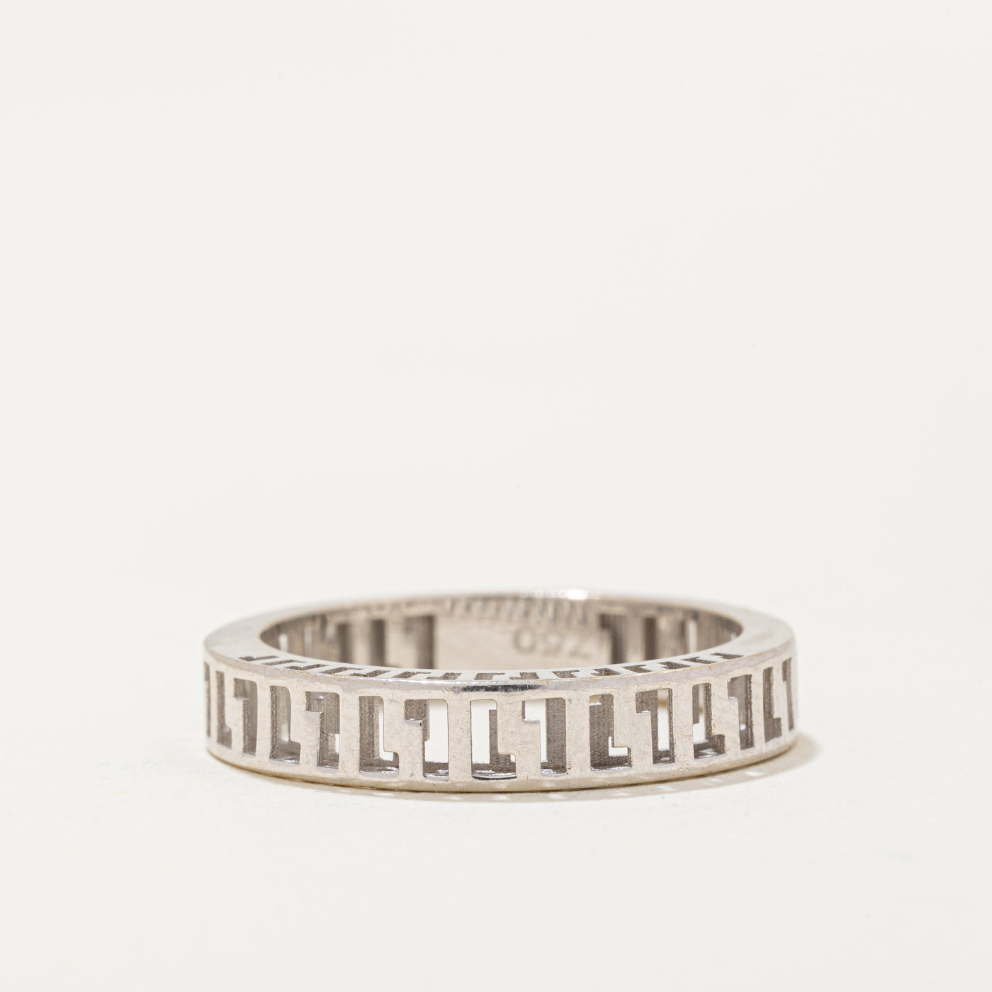 18k White Gold Ring | SZ 6.75 |