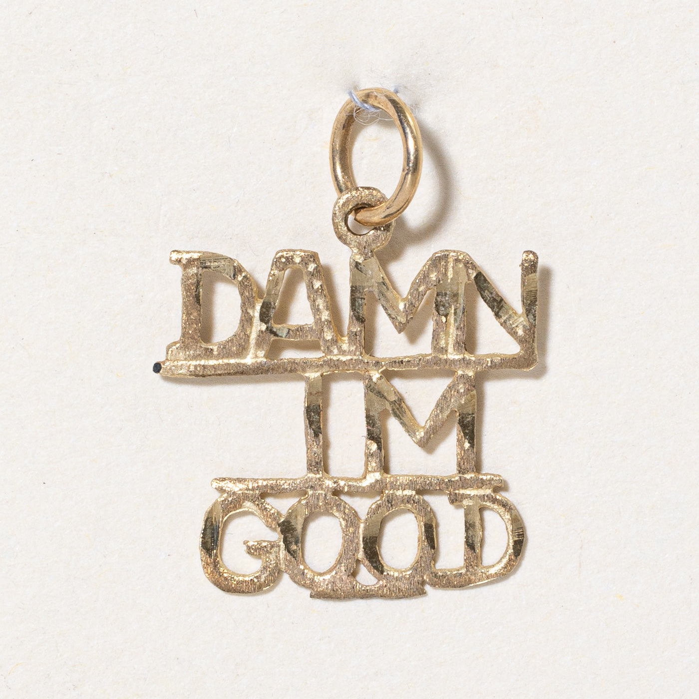 Breloque « Damn I'm Good » en or jaune 14 carats 