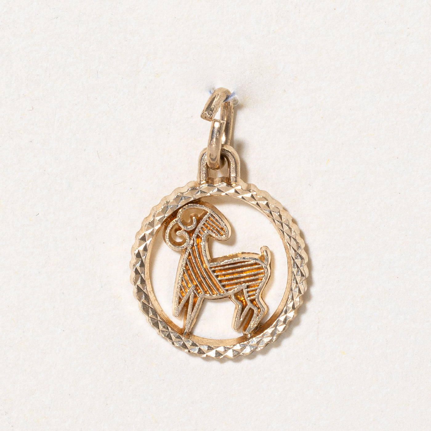 Breloque chèvre en or jaune 10 carats 