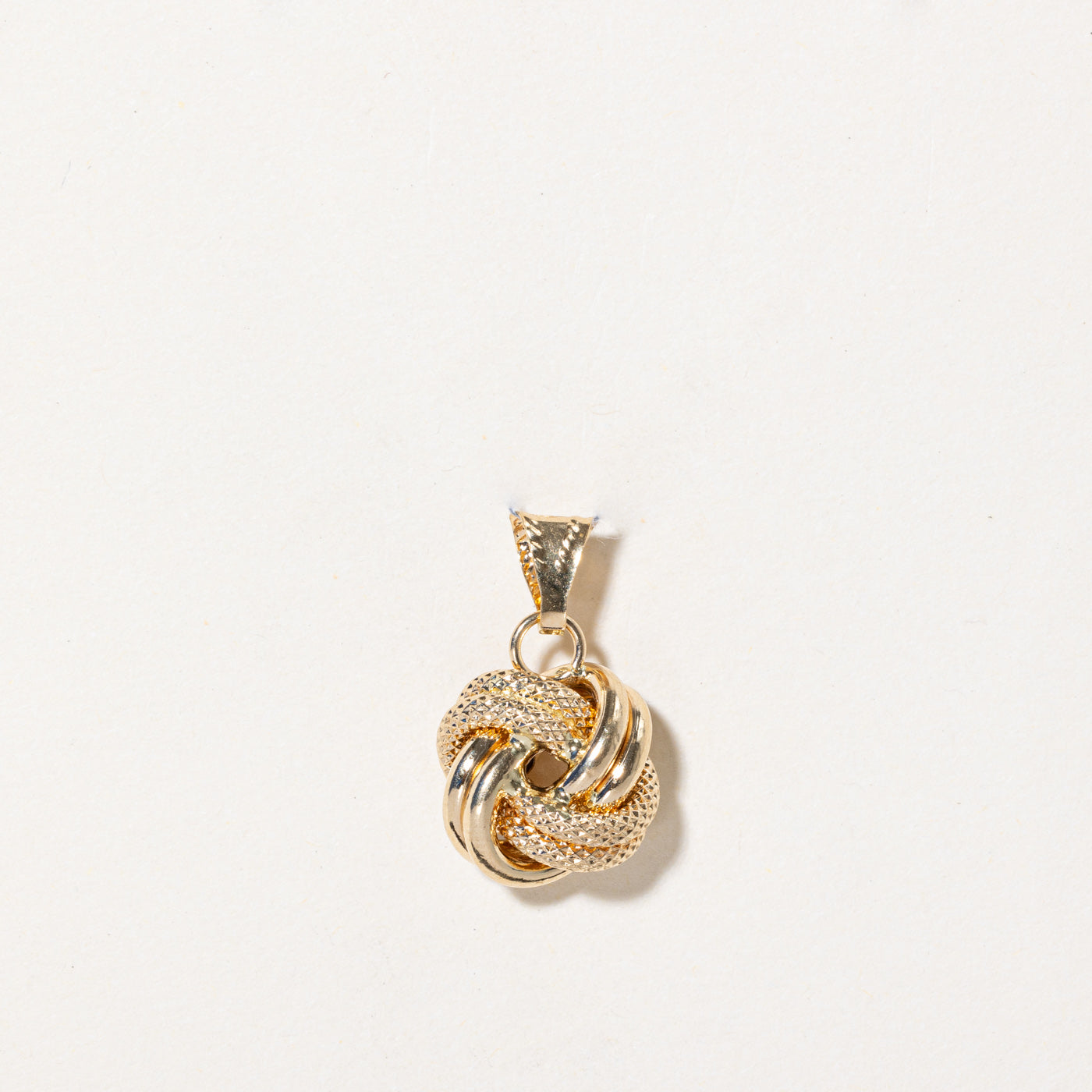 Breloque nœud en or jaune 18 carats 