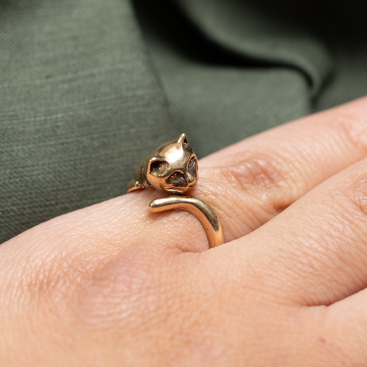 Bague vintage en or jaune 10 carats, motif chat conique | Taille 5
