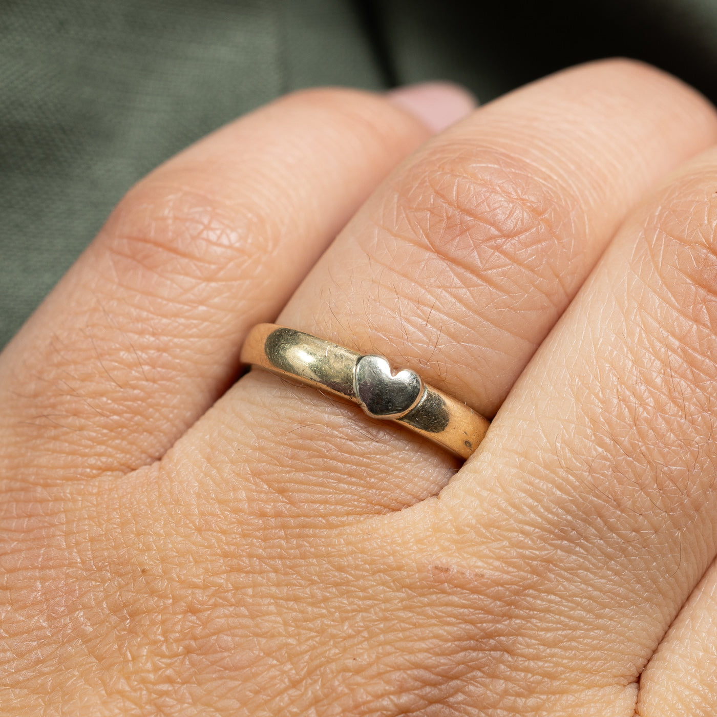Vintage 10K Two Tone Gold Heart Design Band | 3.8mm | SZ 6.5