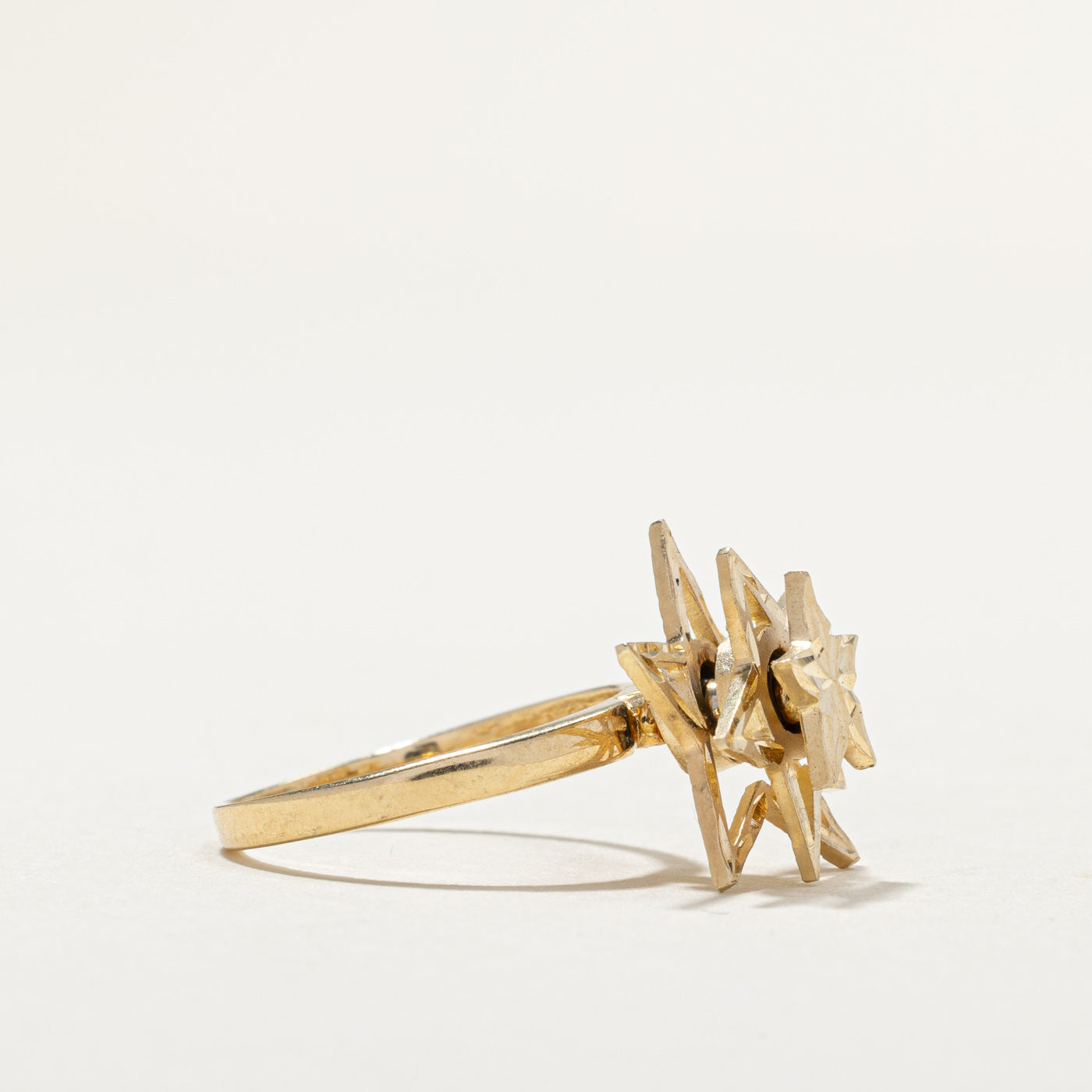 Vintage 14K Yellow Gold High Set Star Design Twisting Ring | SZ 4