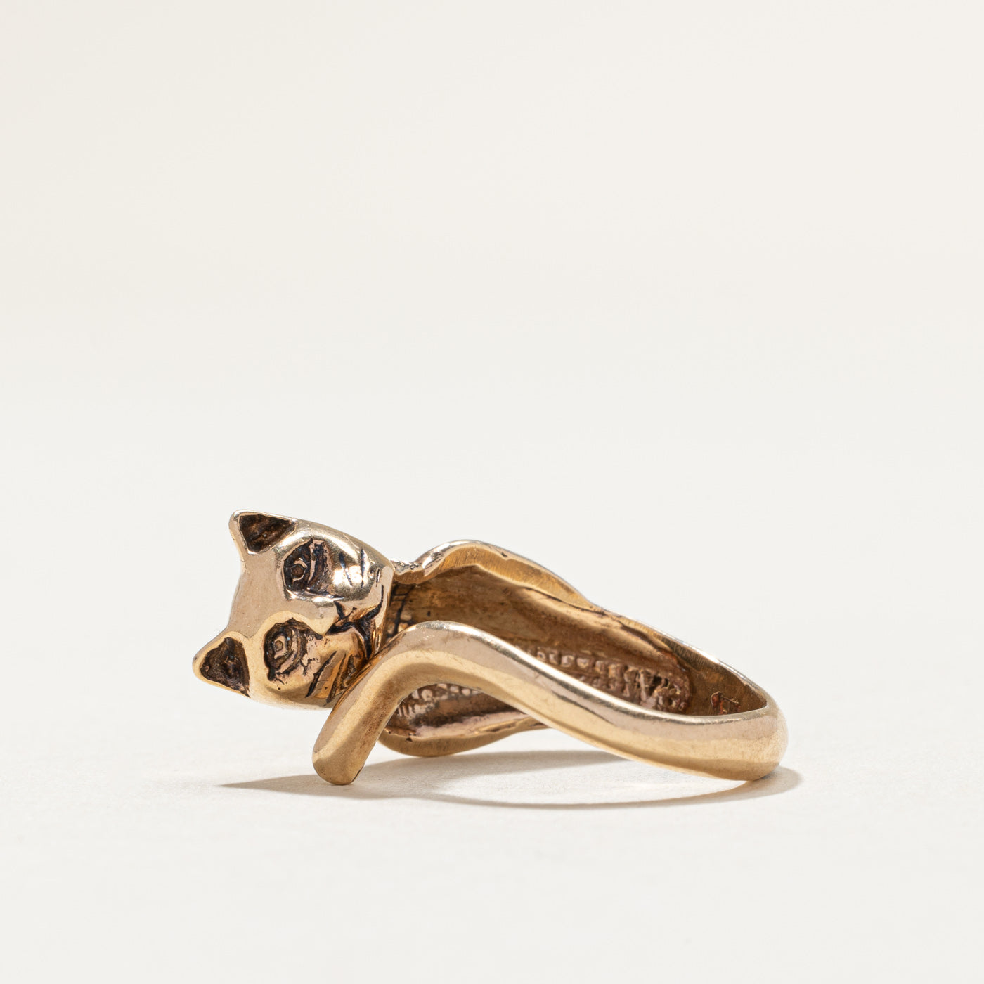 Bague vintage en or jaune 10 carats, motif chat conique | Taille 5