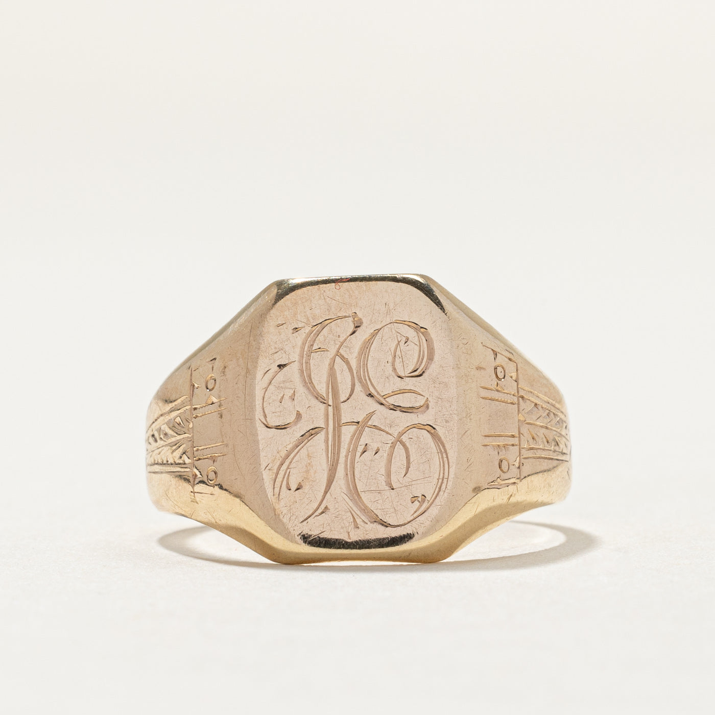 Bague chevalière vintage en or jaune 10 carats avec initiale « JE » | Taille 8,25
