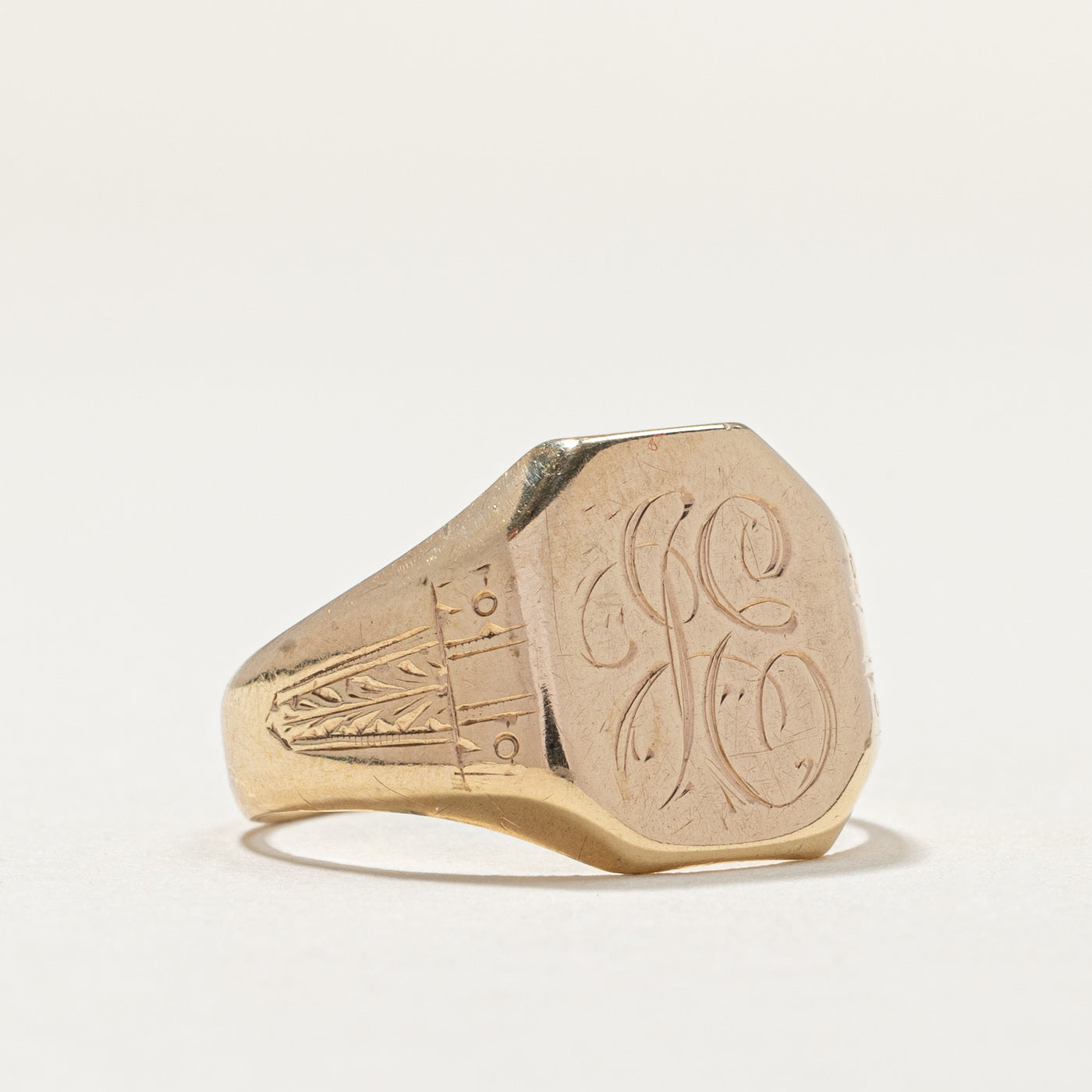 Bague chevalière vintage en or jaune 10 carats avec initiale « JE » | Taille 8,25