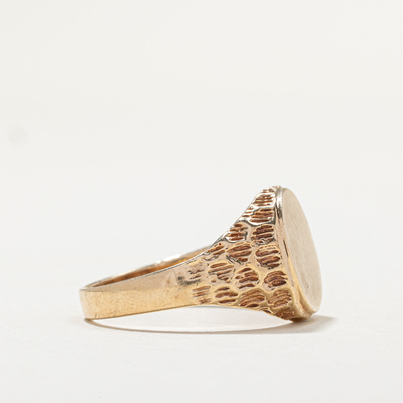 Vintage 10K Yellow Gold Signet Textured Shank Ring | SZ 9.5