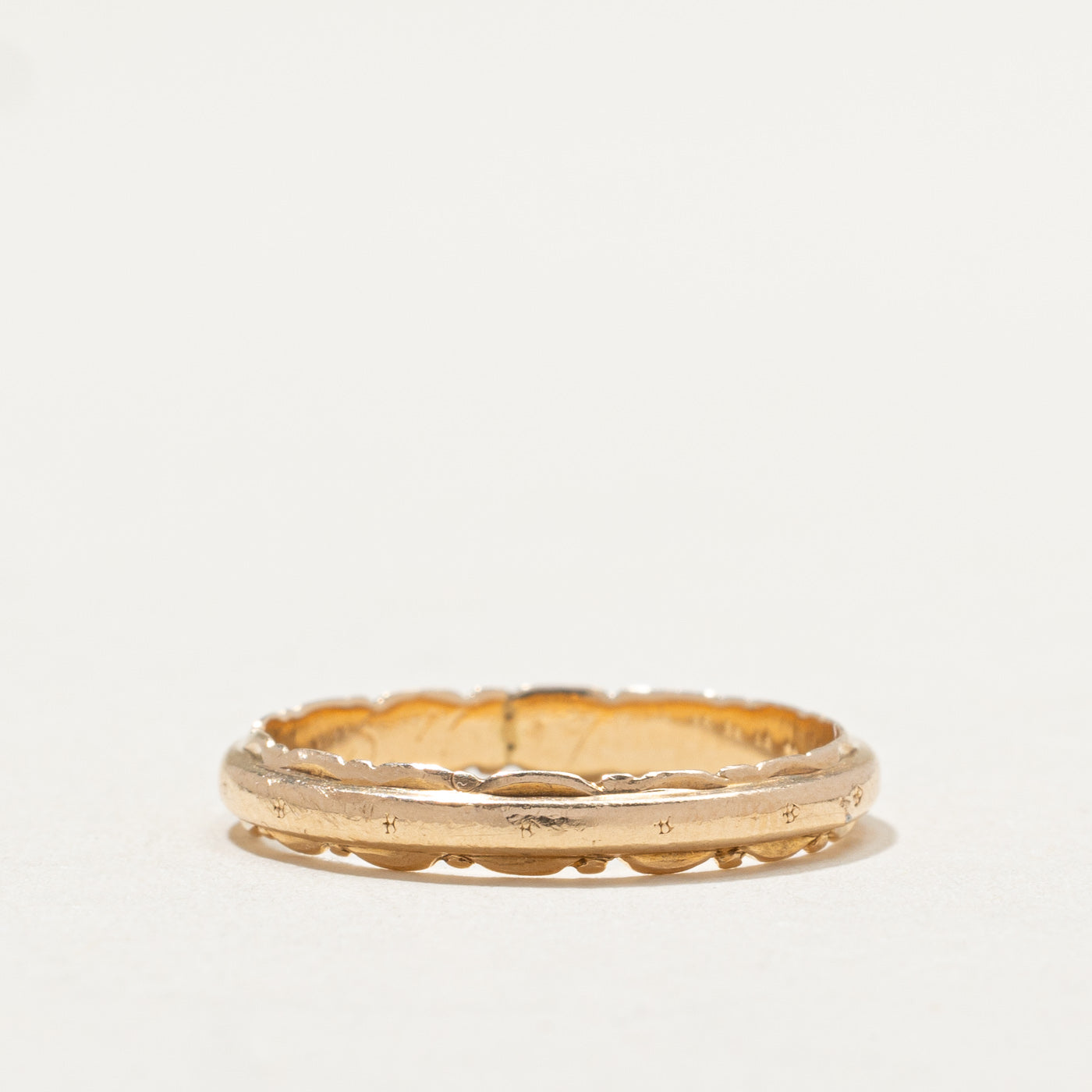 Bague en or jaune 10 carats à bord festonné orné | 3 mm | Taille 5,75
