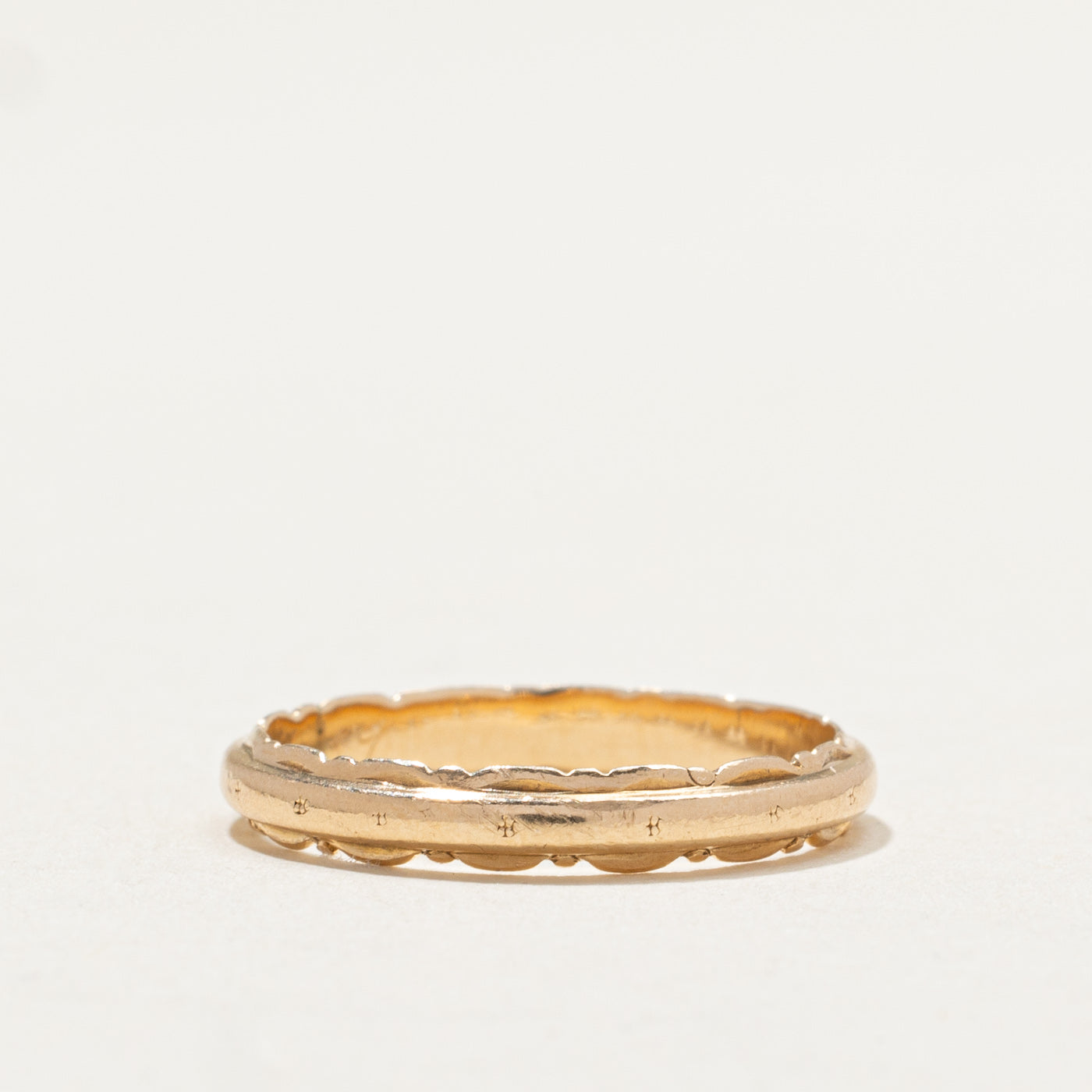 Bague en or jaune 10 carats à bord festonné orné | 3 mm | Taille 5,75