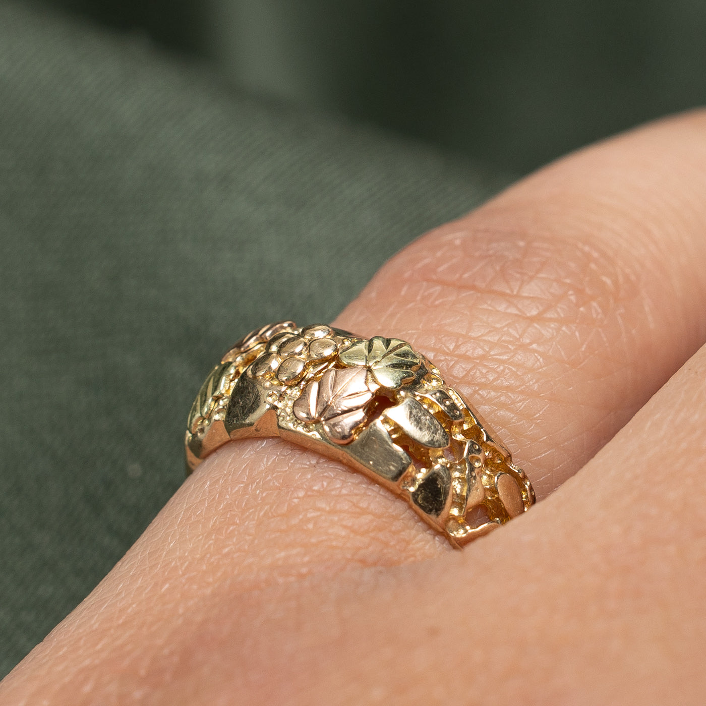 10K Two Tone Gold Leafy Floral Design Ring | SZ 5.5