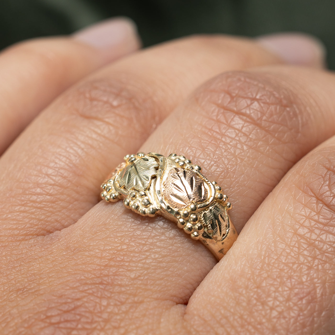 Bague bicolore en or 10 carats à motif de feuilles | Taille 8,5