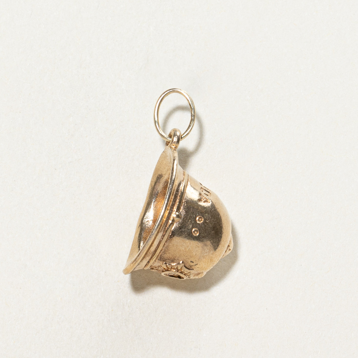 1968 Bermuda 9K Yellow Gold Custodian Helmet Charm