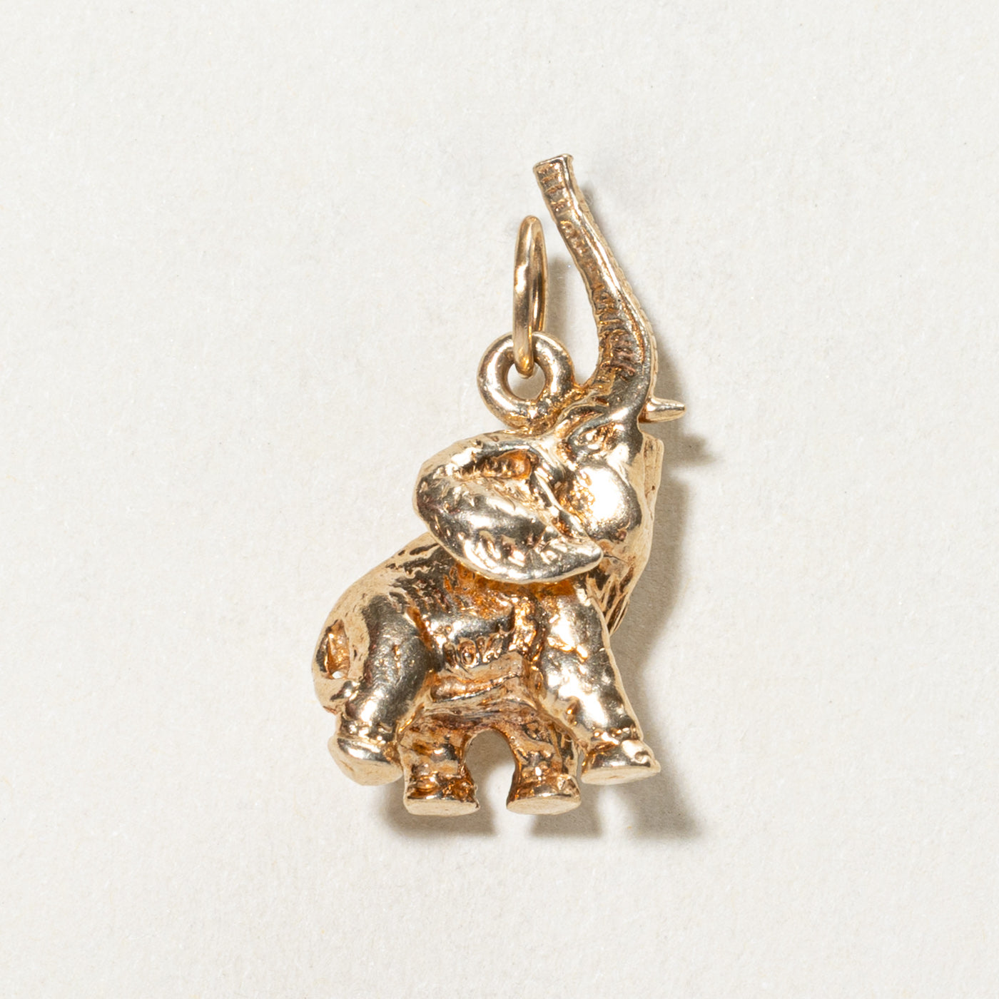 Breloque éléphant en or jaune 10 carats