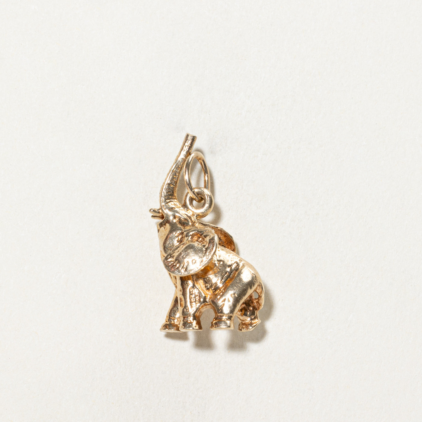 Breloque éléphant en or jaune 10 carats