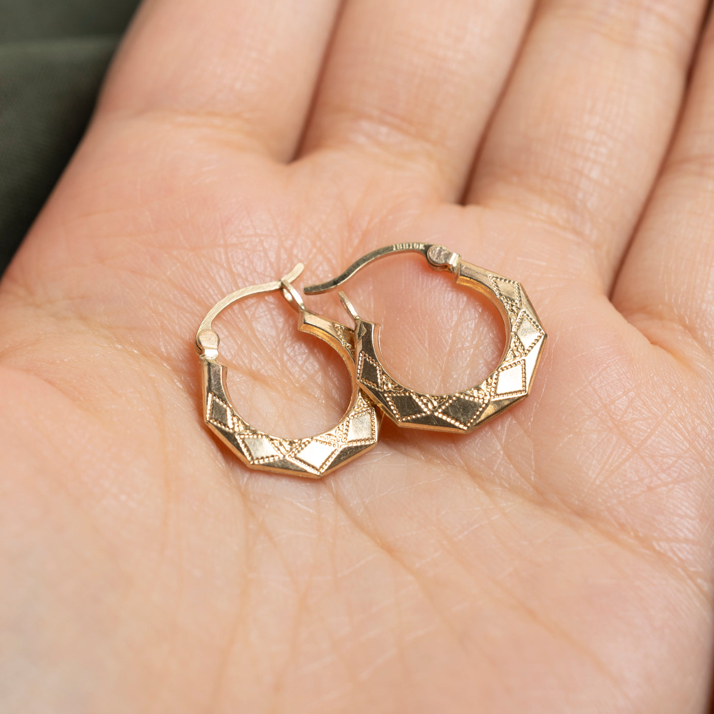 10k Yellow Gold Side Textured Hoop Earrings