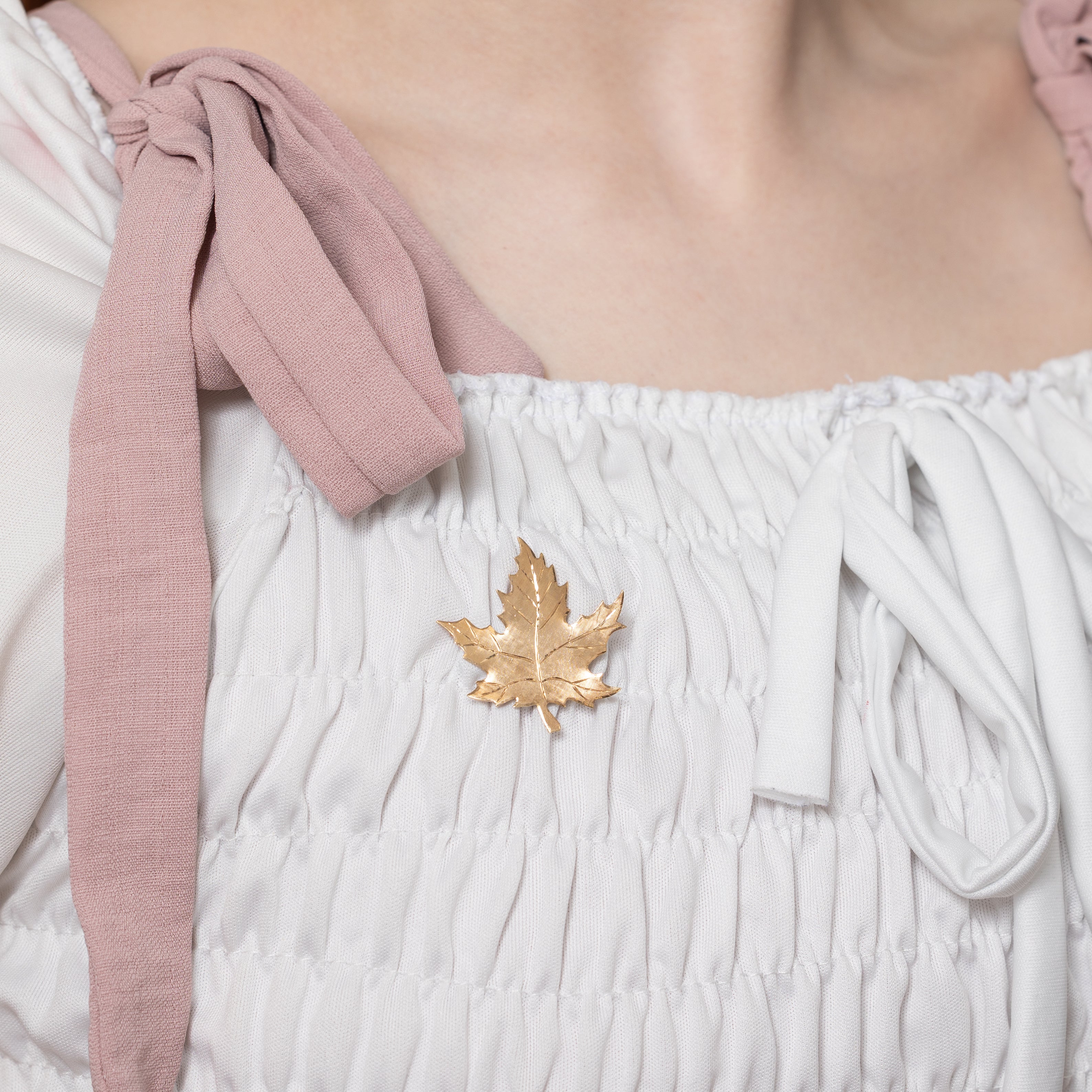 10k Yellow Gold Textured Maple Leaf Brooch