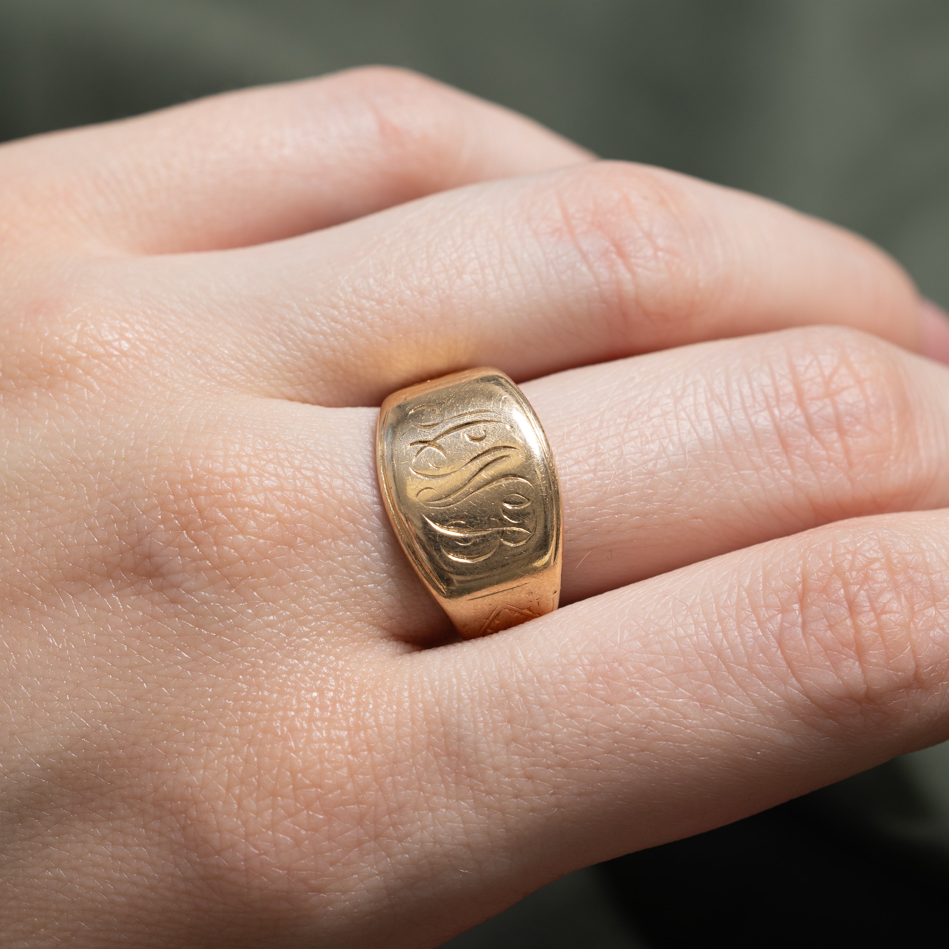 'Birks' 10k Yellow Gold Engraved Floral Signet Ring | SZ 10