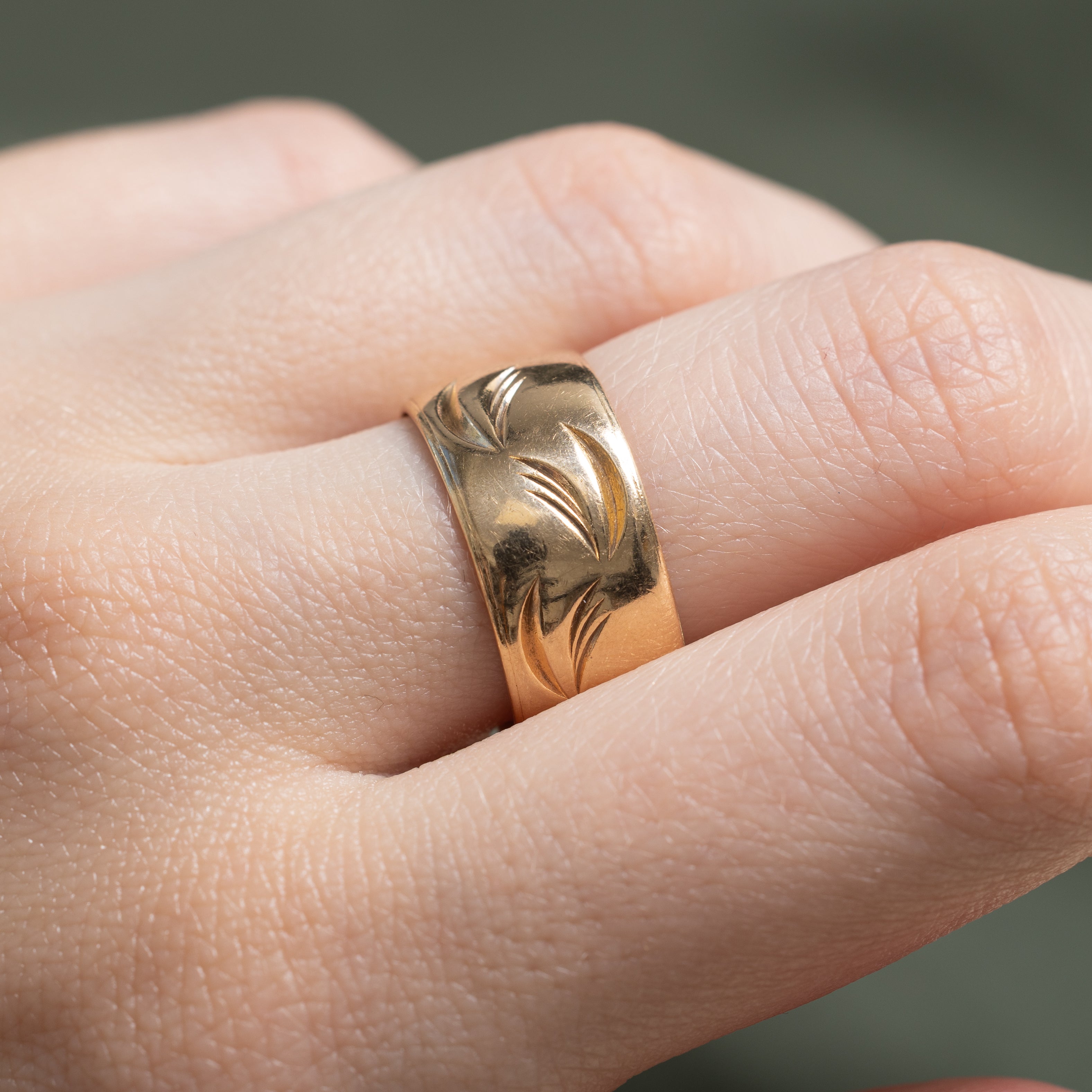 'Birks' 14k Yellow Gold Engraved Cigar Band | 9.5mm | SZ 7.75