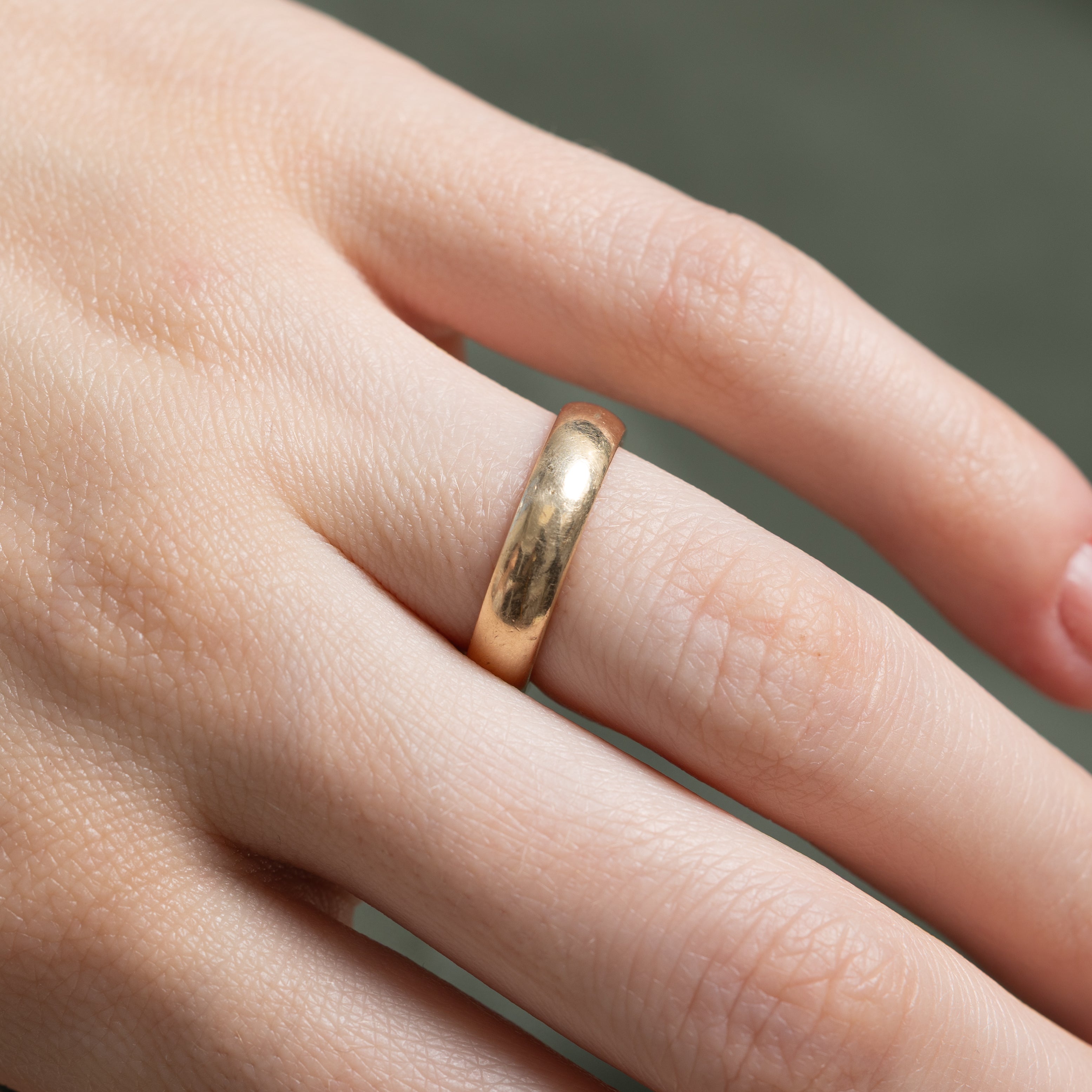 'Birks' 10k Yellow Gold Plain Band | 4.25mm | SZ 5.5