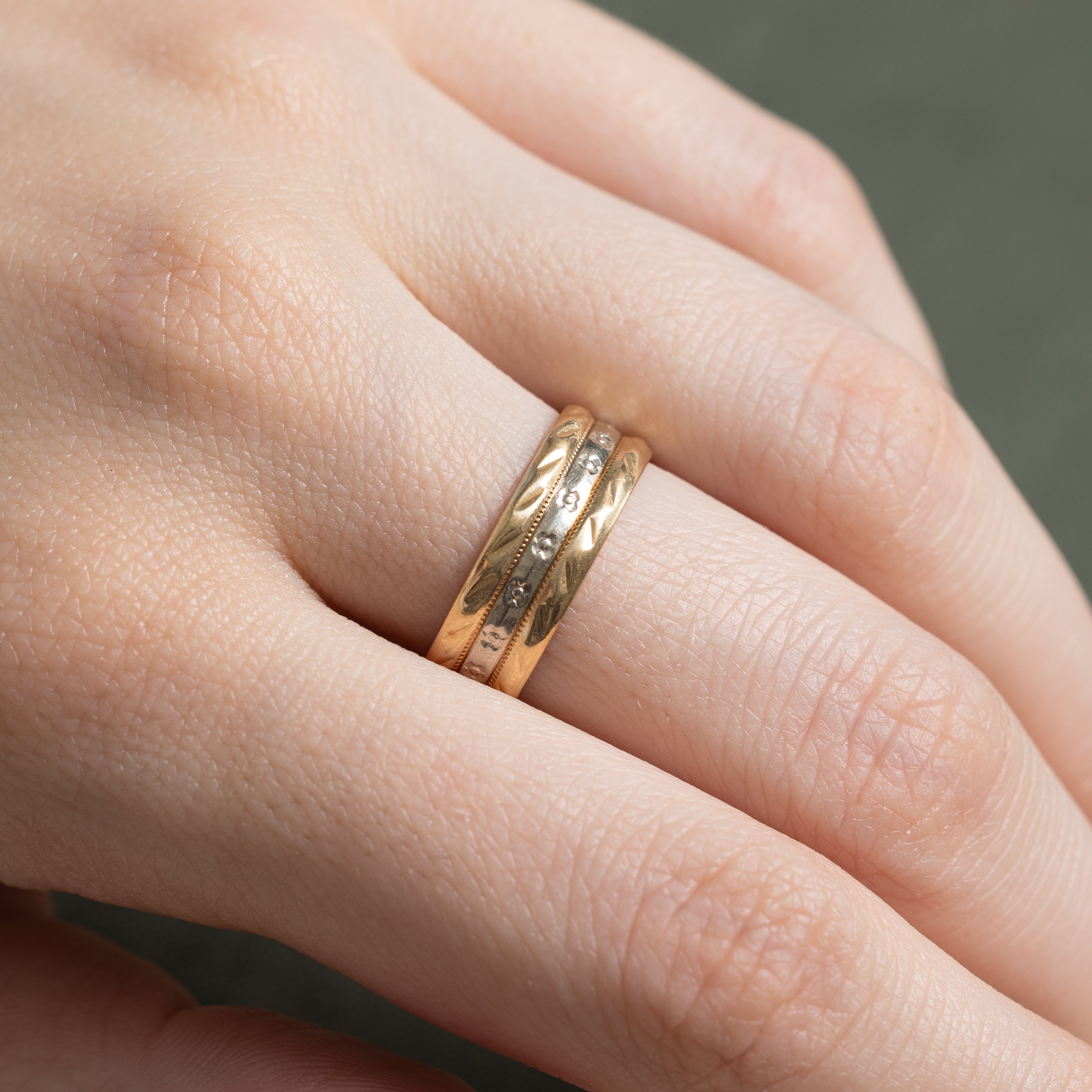 10k Gold Two Tone Gold Textured Band | SZ 6.75