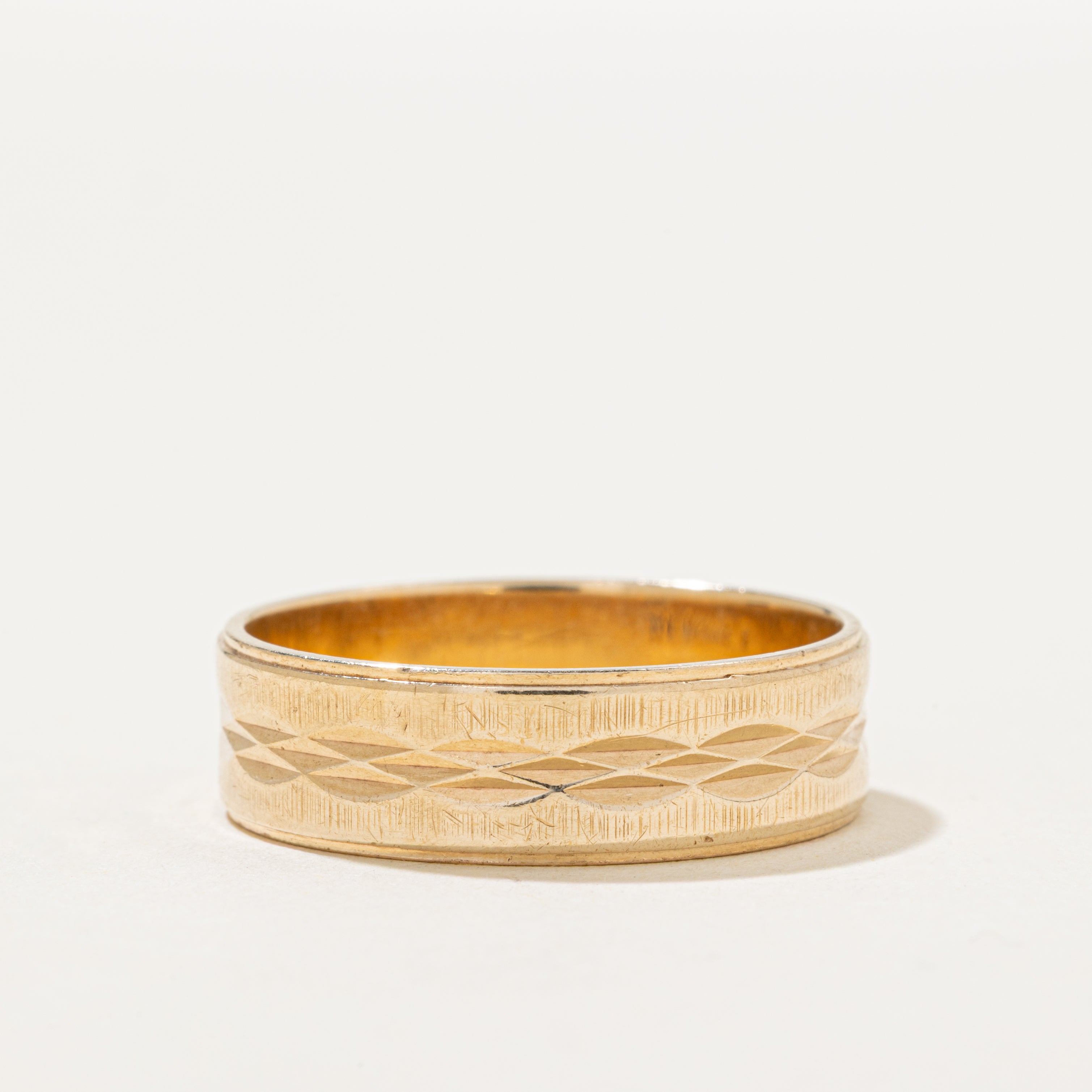 Vintage Canadian 10k Diamond Cut Band | 7mm | SZ 12.5