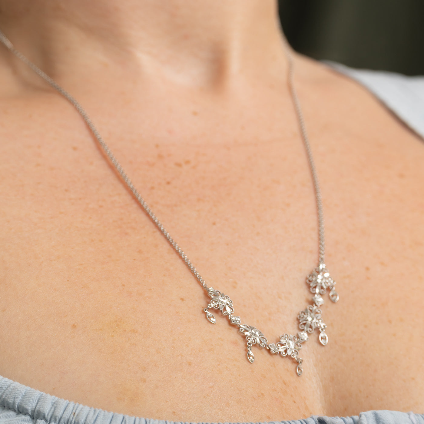 14k White Gold Scrollwork Ornate Pendant Necklace | 23"