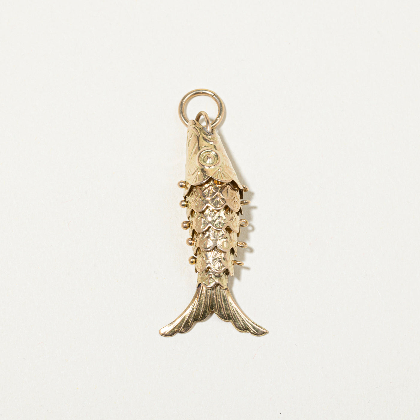 Breloque poisson articulée en or jaune 10 carats