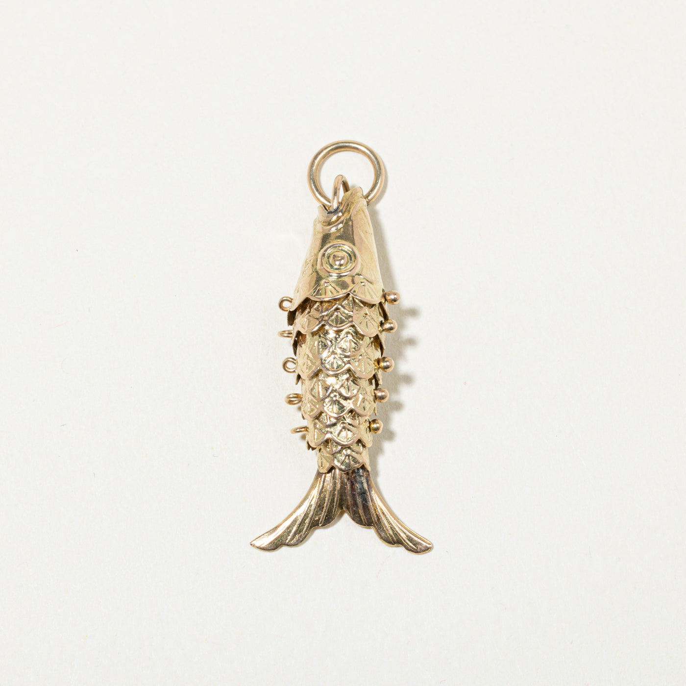 Breloque poisson articulée en or jaune 10 carats