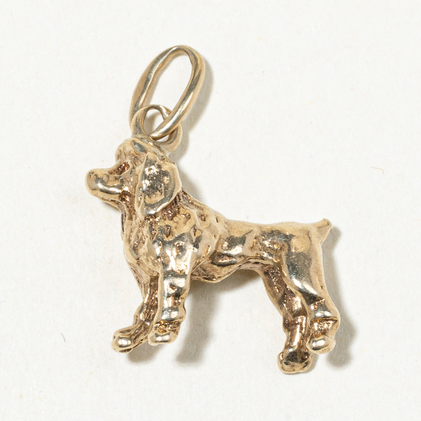 Breloque chien en or jaune 10 carats 