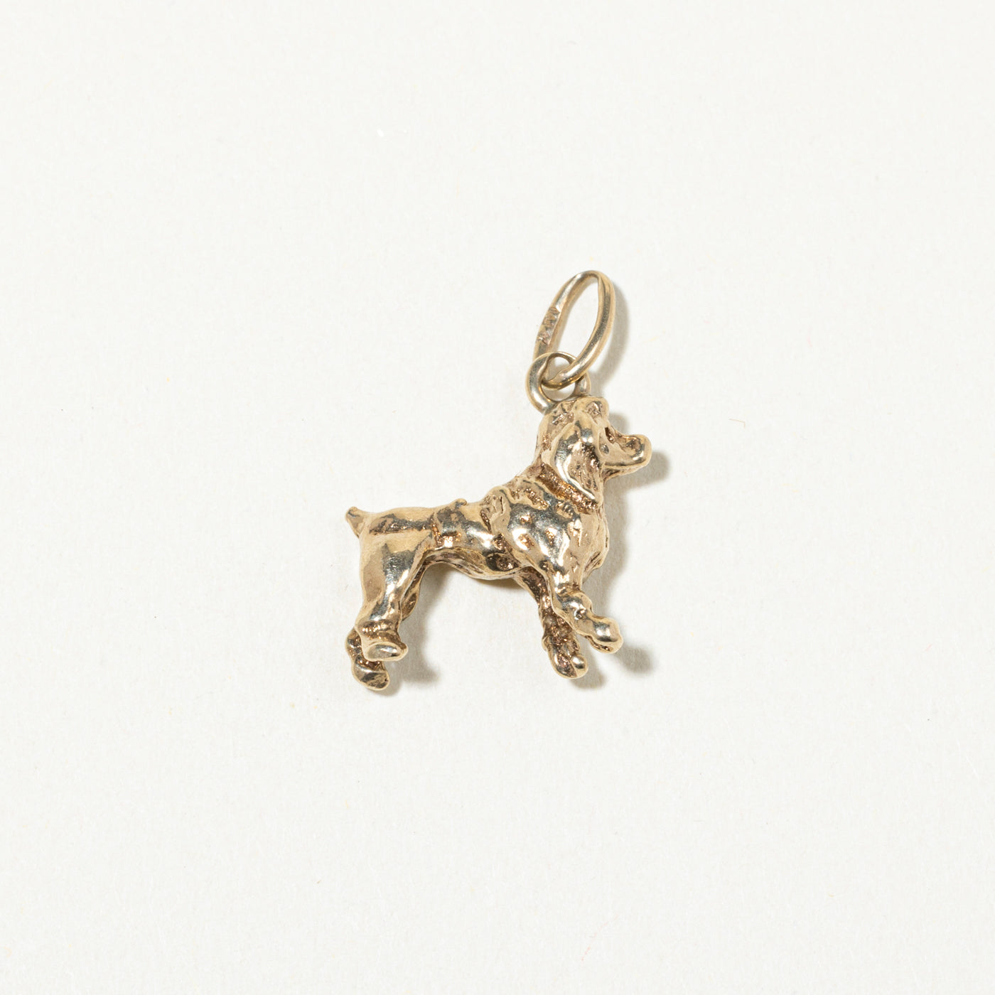 Breloque chien en or jaune 10 carats 