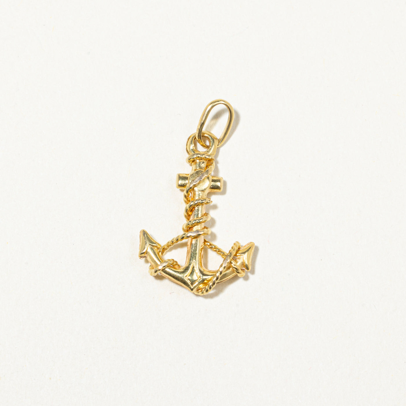 Breloque ancre en or jaune 18 carats