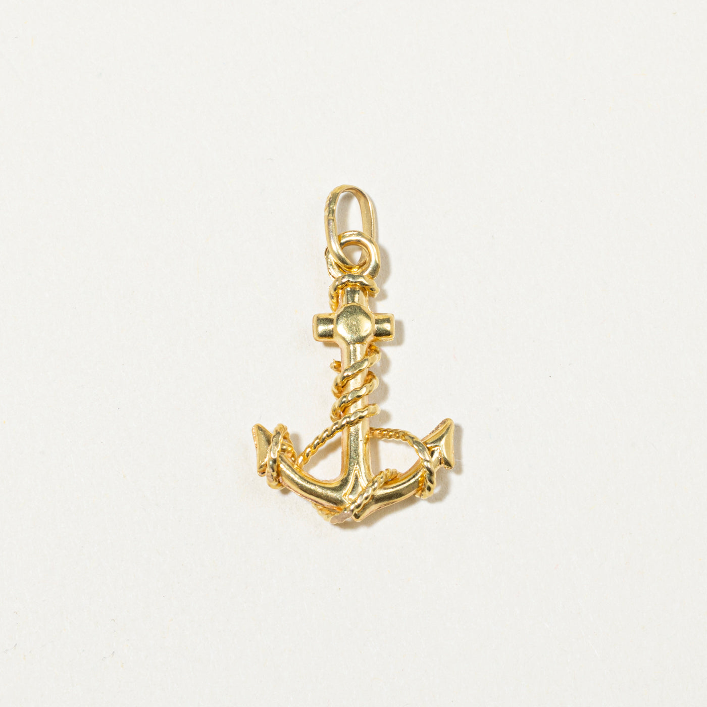 Breloque ancre en or jaune 18 carats