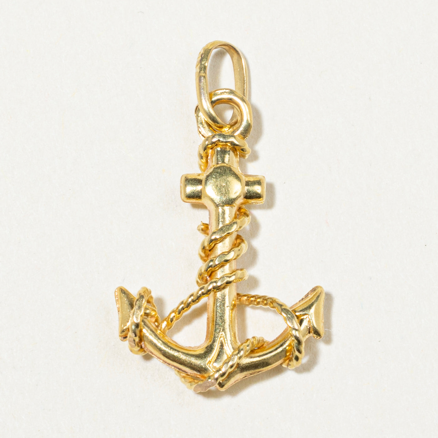 Breloque ancre en or jaune 18 carats