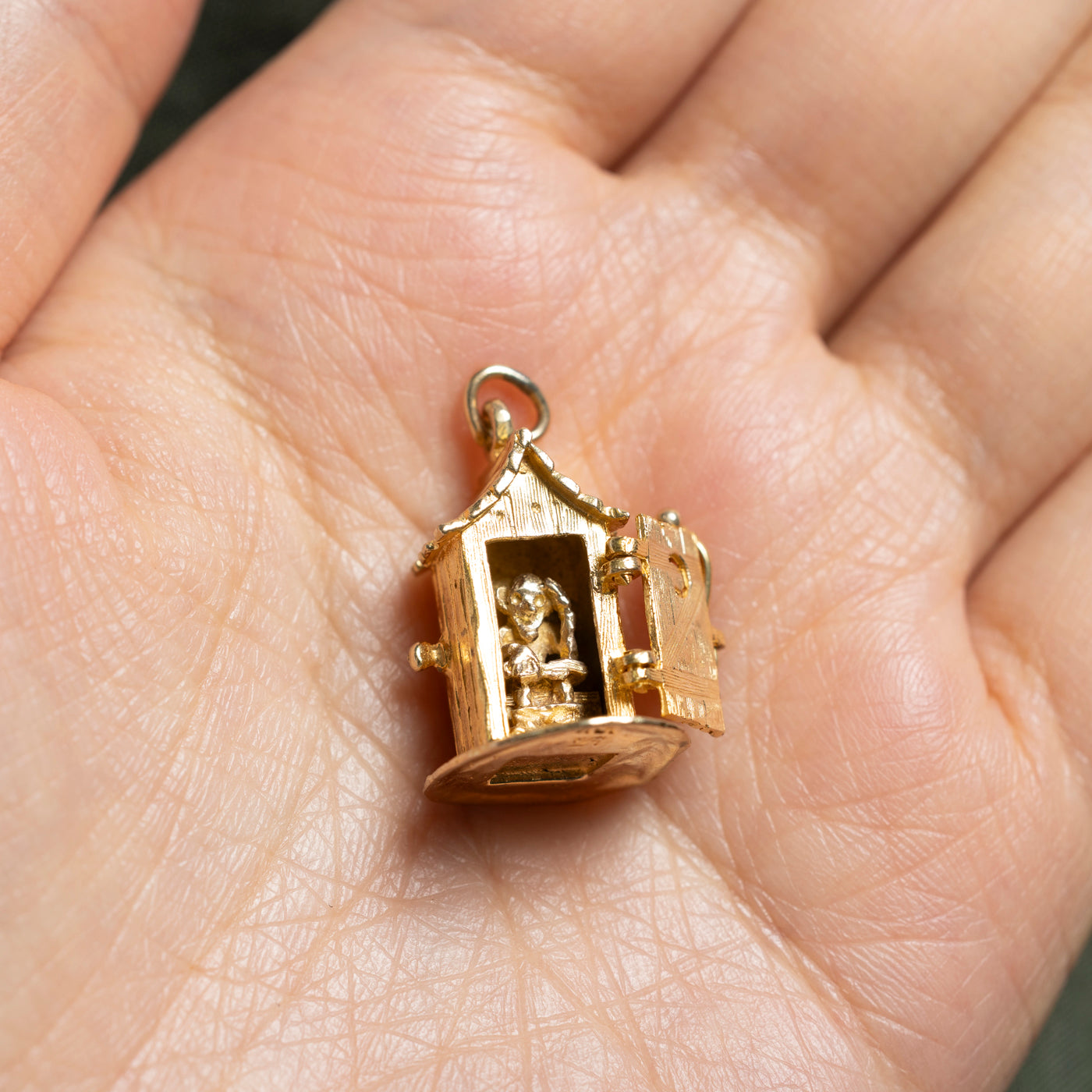 10k Yellow Gold Outhouse Charm