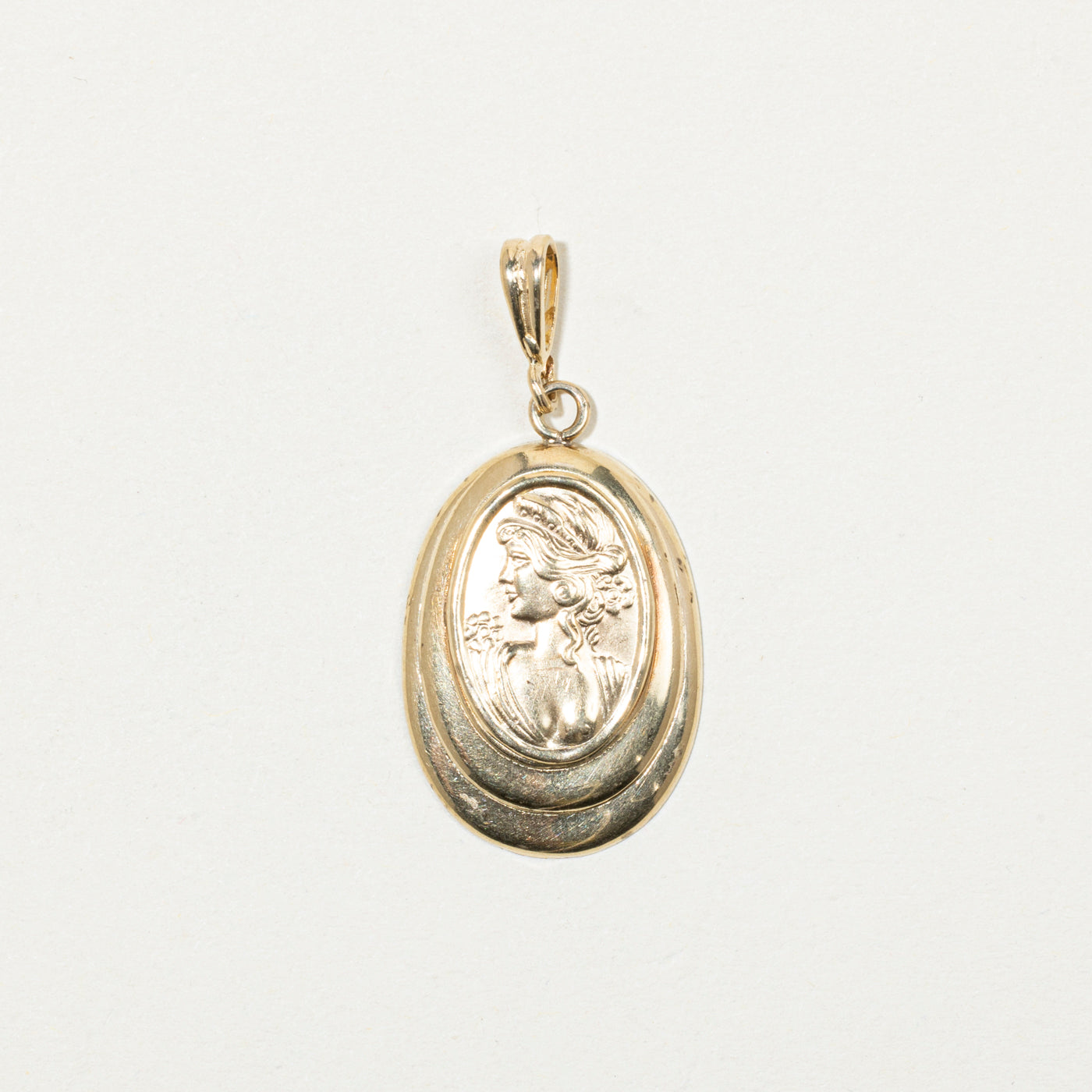 10k Yellow Gold Portrait Oval Pendant